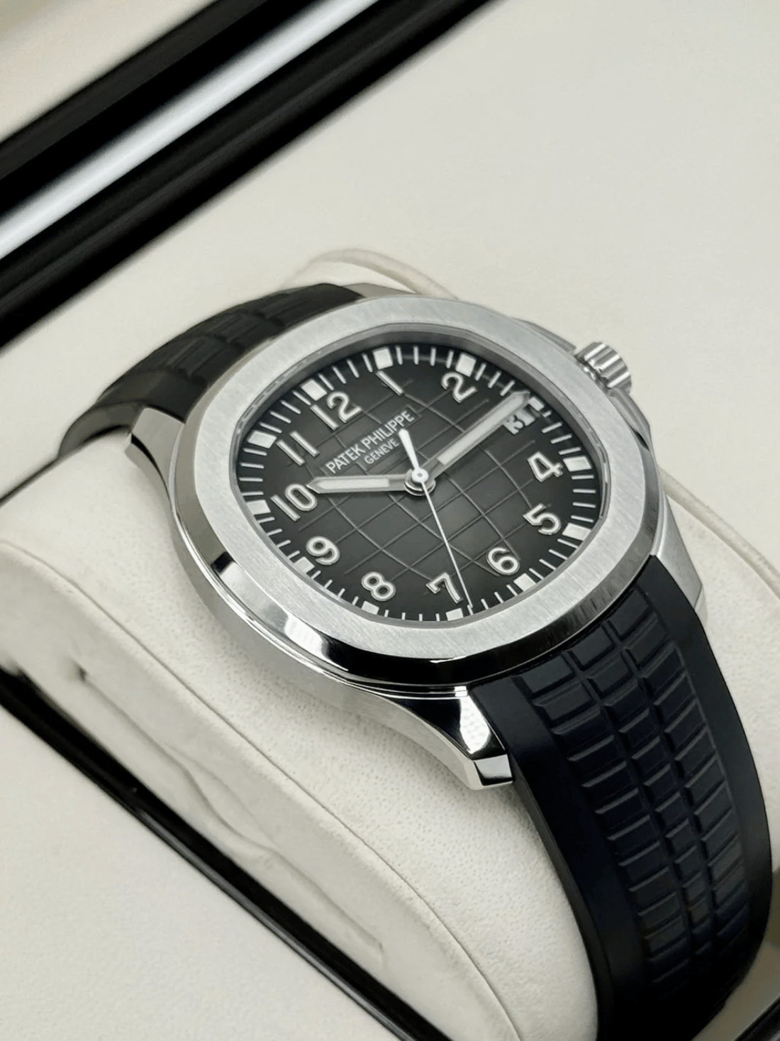 2018 Patek Philippe Aquanaut 40.8mm 5167A-001 Stainless Steel Gray Dial - Image 5