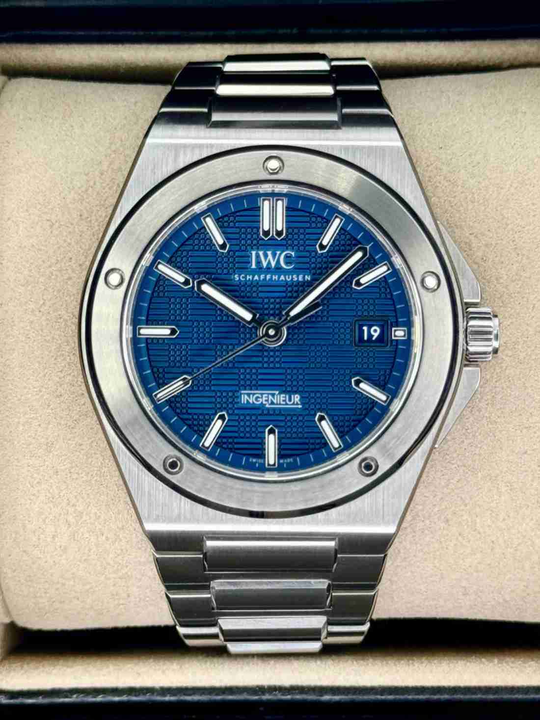 NEW 2026 IWC Ingenieur Automatic 40mm IW328907 Stainless Steel Blue Dial