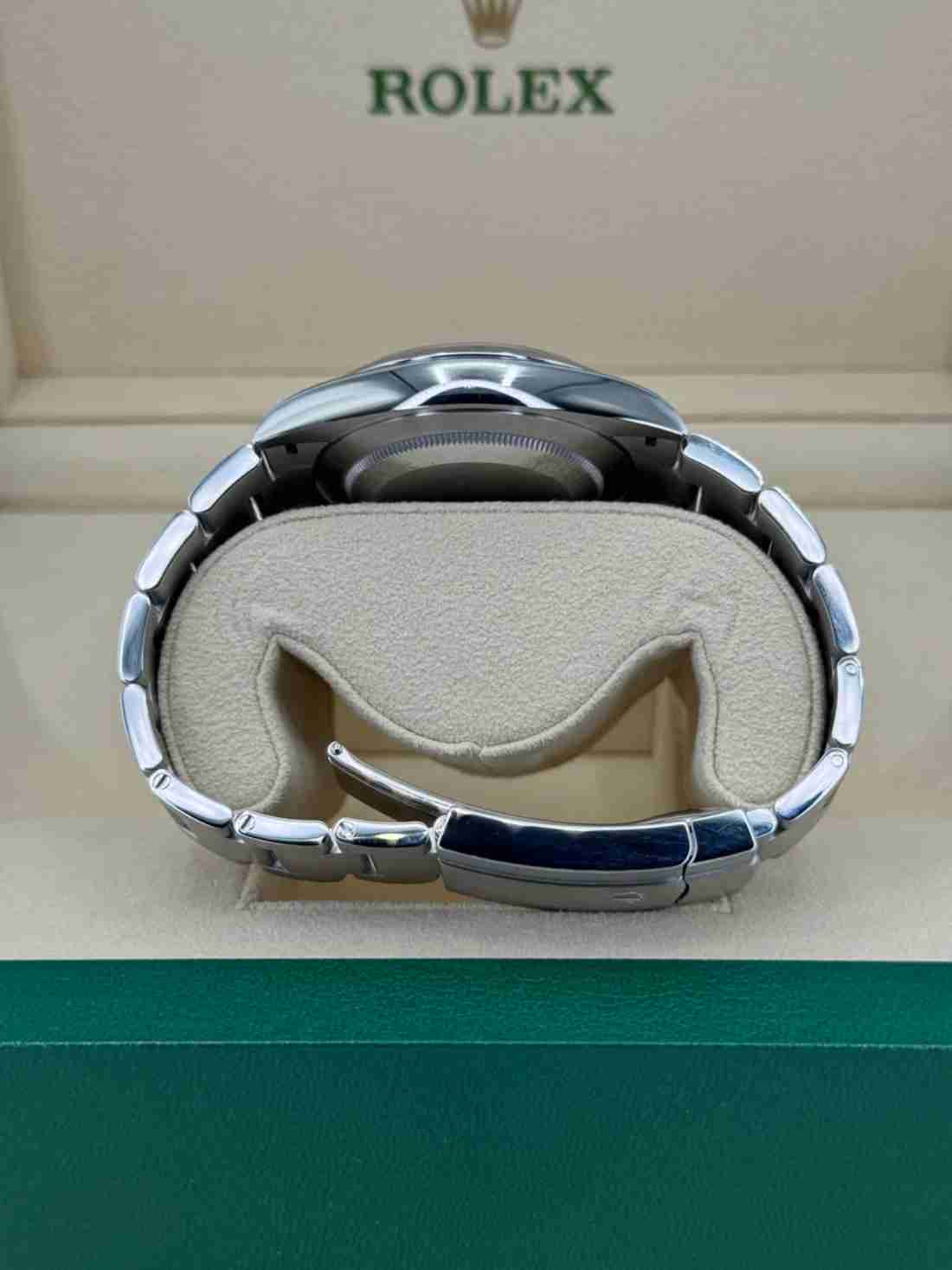 NEW 2023 Rolex Oyster Perpetual 41mm 124300 Green Dial - Image 5