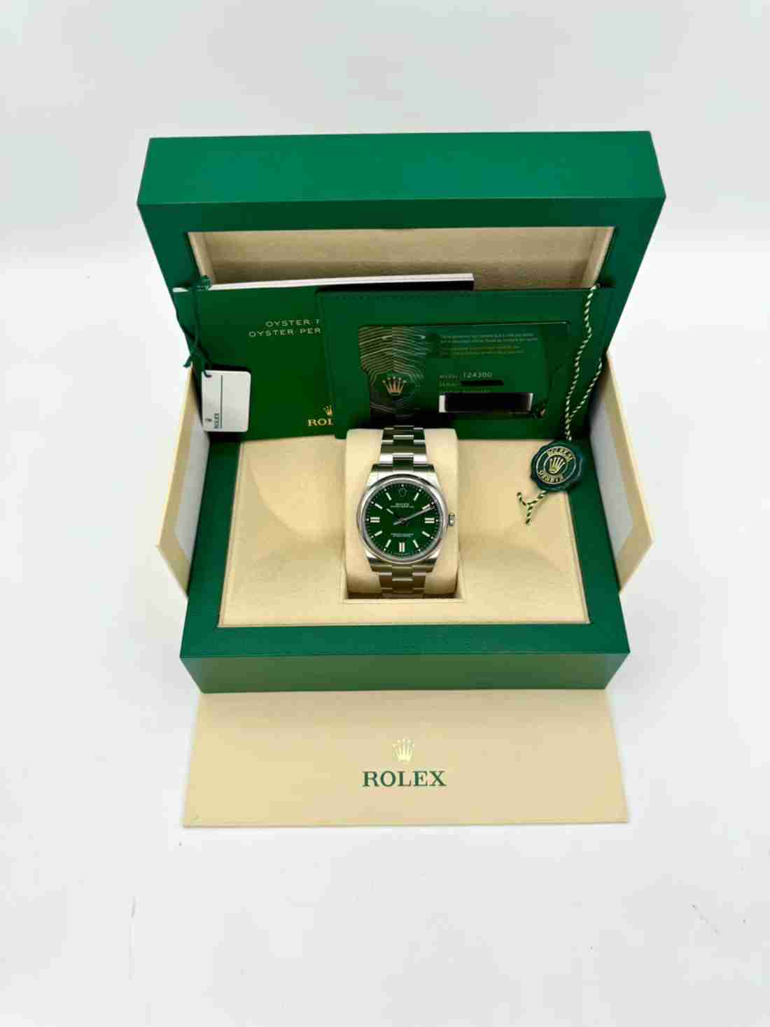 NEW 2025 Rolex Oyster Perpetual 41mm 124300 Green Dial - Image 5