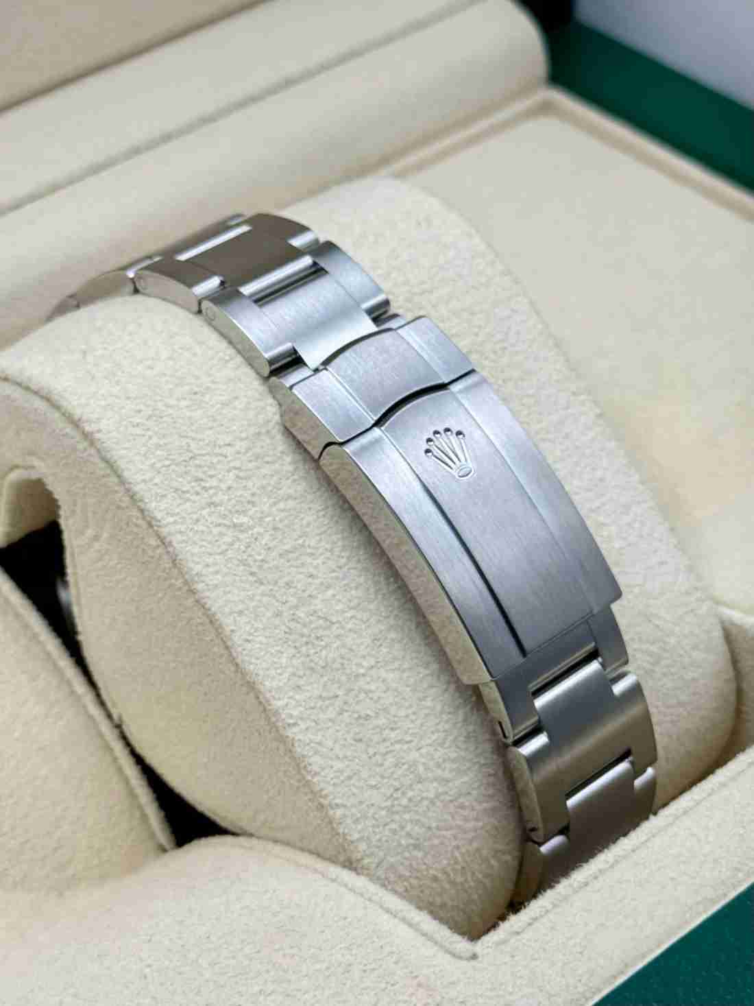 2024 Rolex Oyster Perpetual 41mm 124300 Black Dial - Image 2