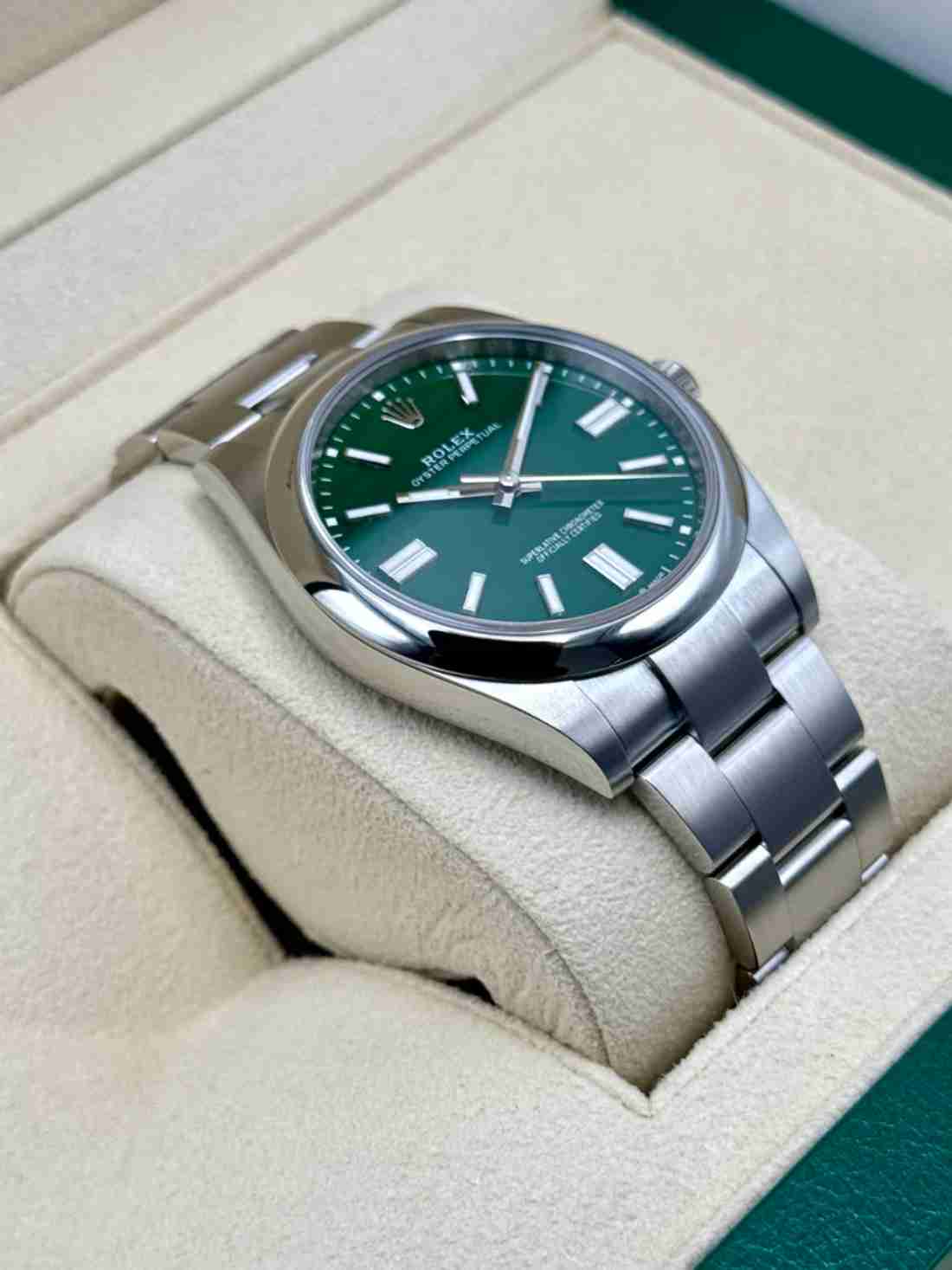 NEW 2025 Rolex Oyster Perpetual 41mm 124300 Green Dial - Image 3