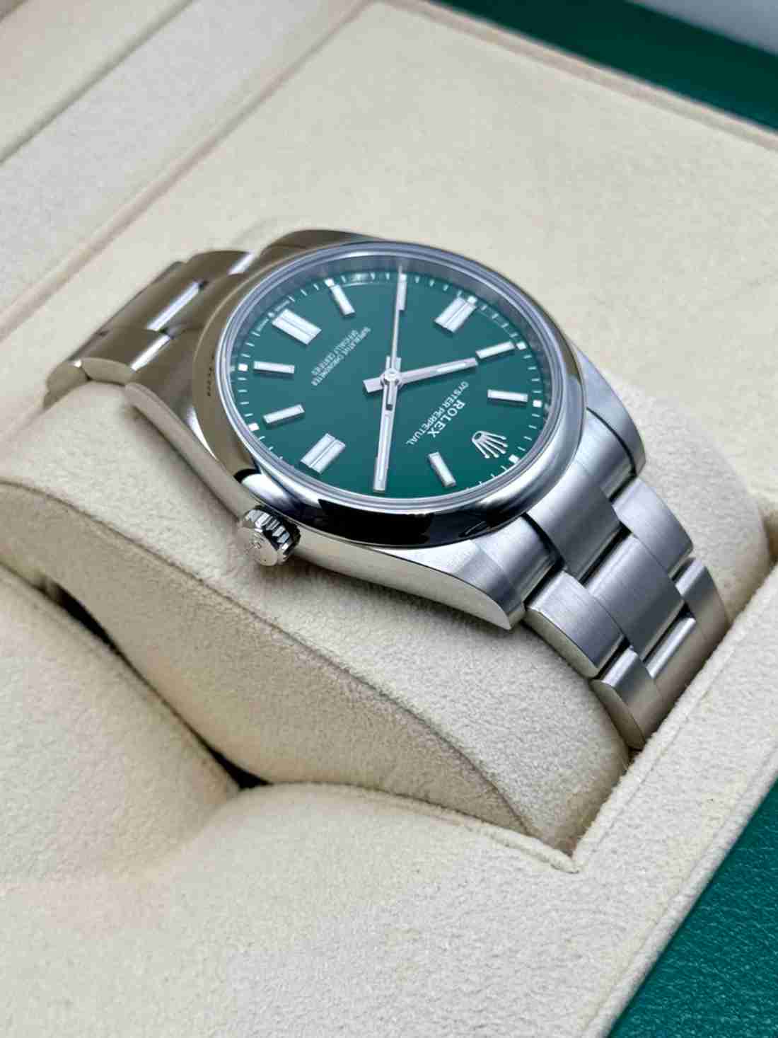 NEW 2025 Rolex Oyster Perpetual 41mm 124300 Green Dial - Image 4
