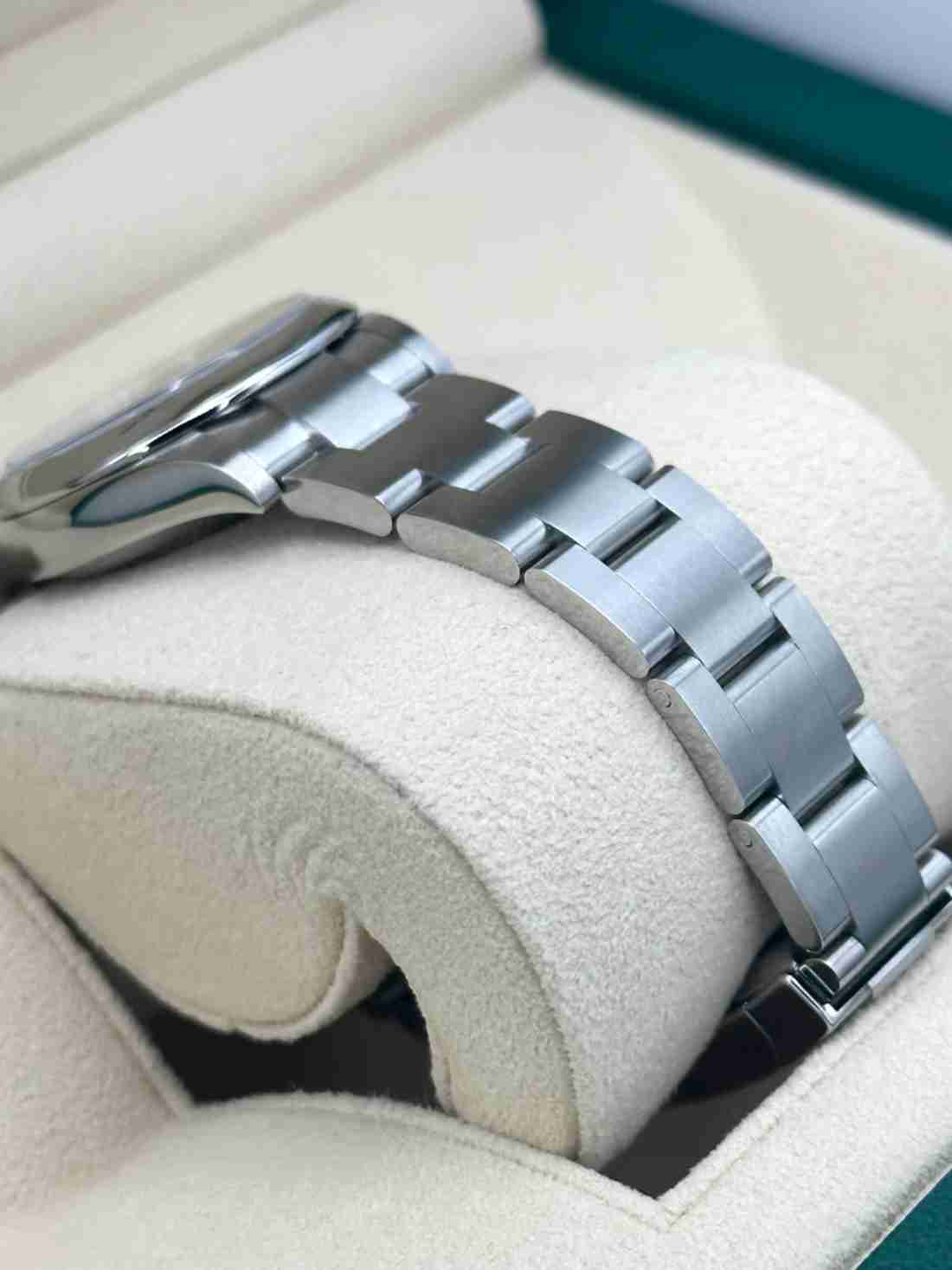 NEW 2026 Rolex Oyster Perpetual 31mm 277200 Turquoise Tiffany Blue Dial - Image 4