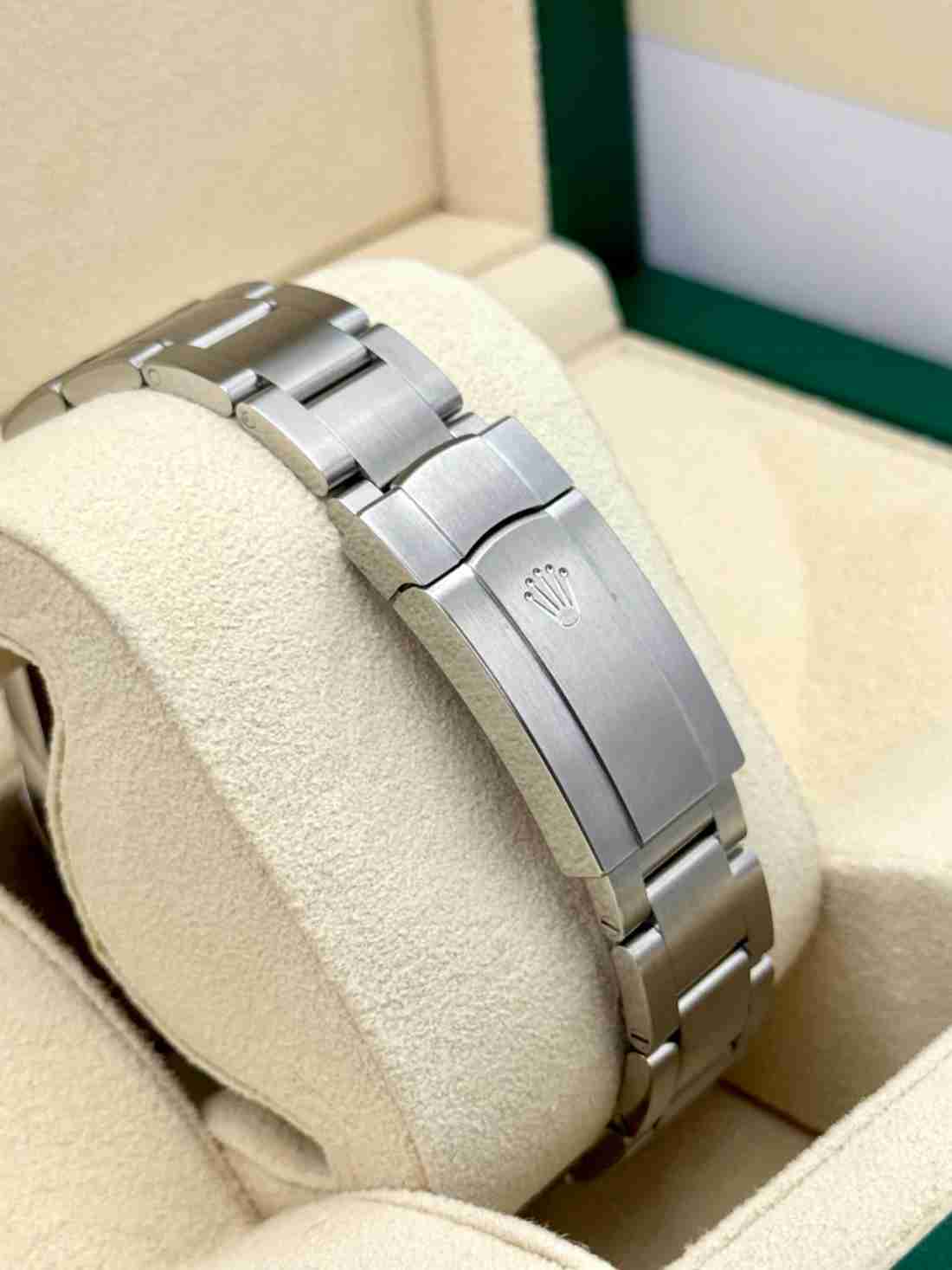 2025 Rolex Oyster Perpetual 41mm 124300 Blue Dial - Image 2