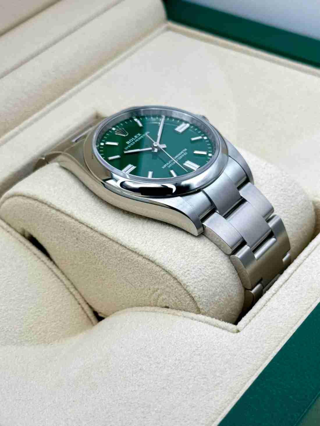 NEW 2025 Rolex Oyster Perpetual 36mm 126000 Green Dial - Image 4