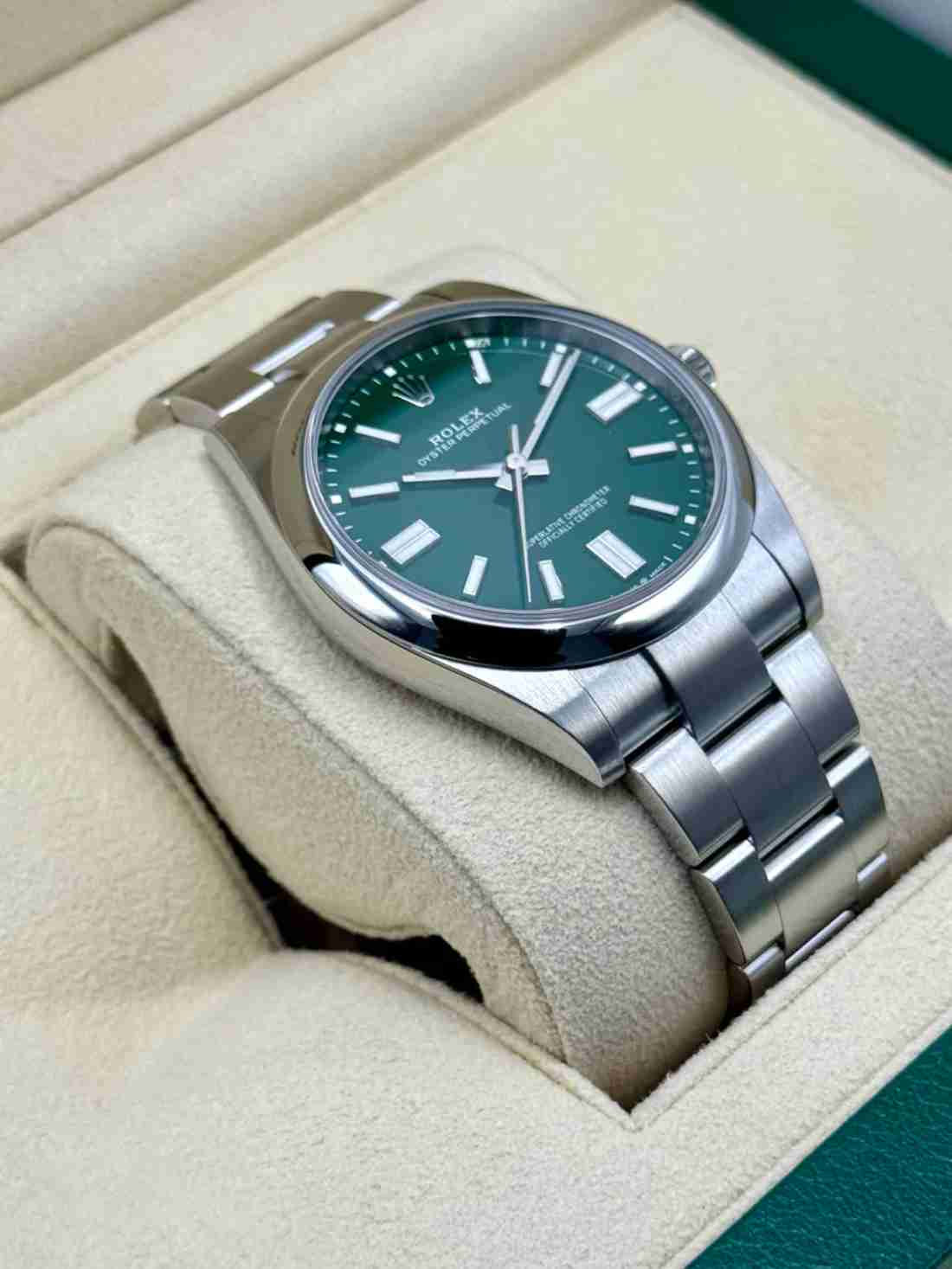2024 Rolex Oyster Perpetual 41mm 124300 Green Dial - Image 4