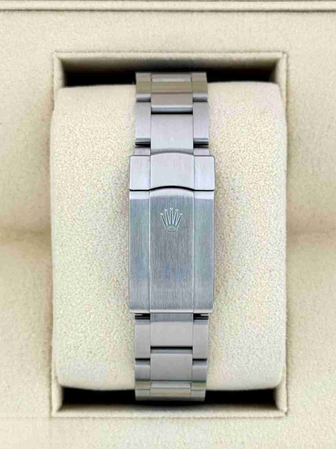 2023 Rolex Oyster Perpetual 41mm 124300 Green Dial - Image 2