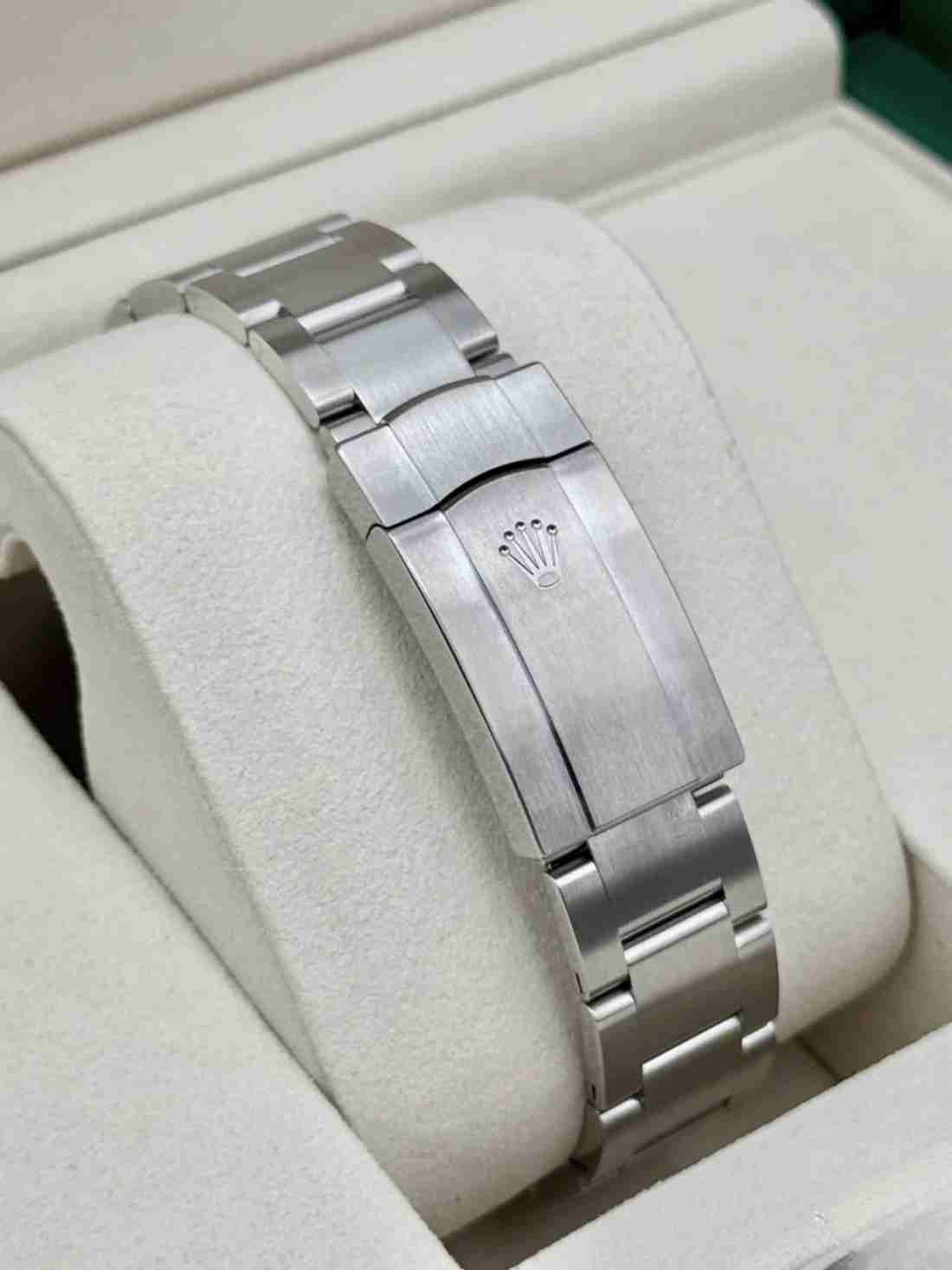 NEW 2026 Rolex Oyster Perpetual 36mm 126000 Green Dial - Image 2