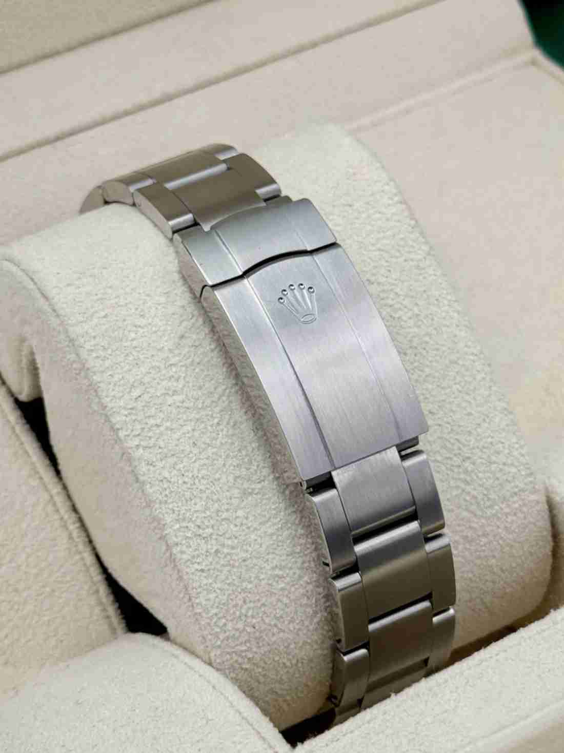 2019 Rolex Oyster Perpetual 39mm 114300 Rhodium Dial - Image 2