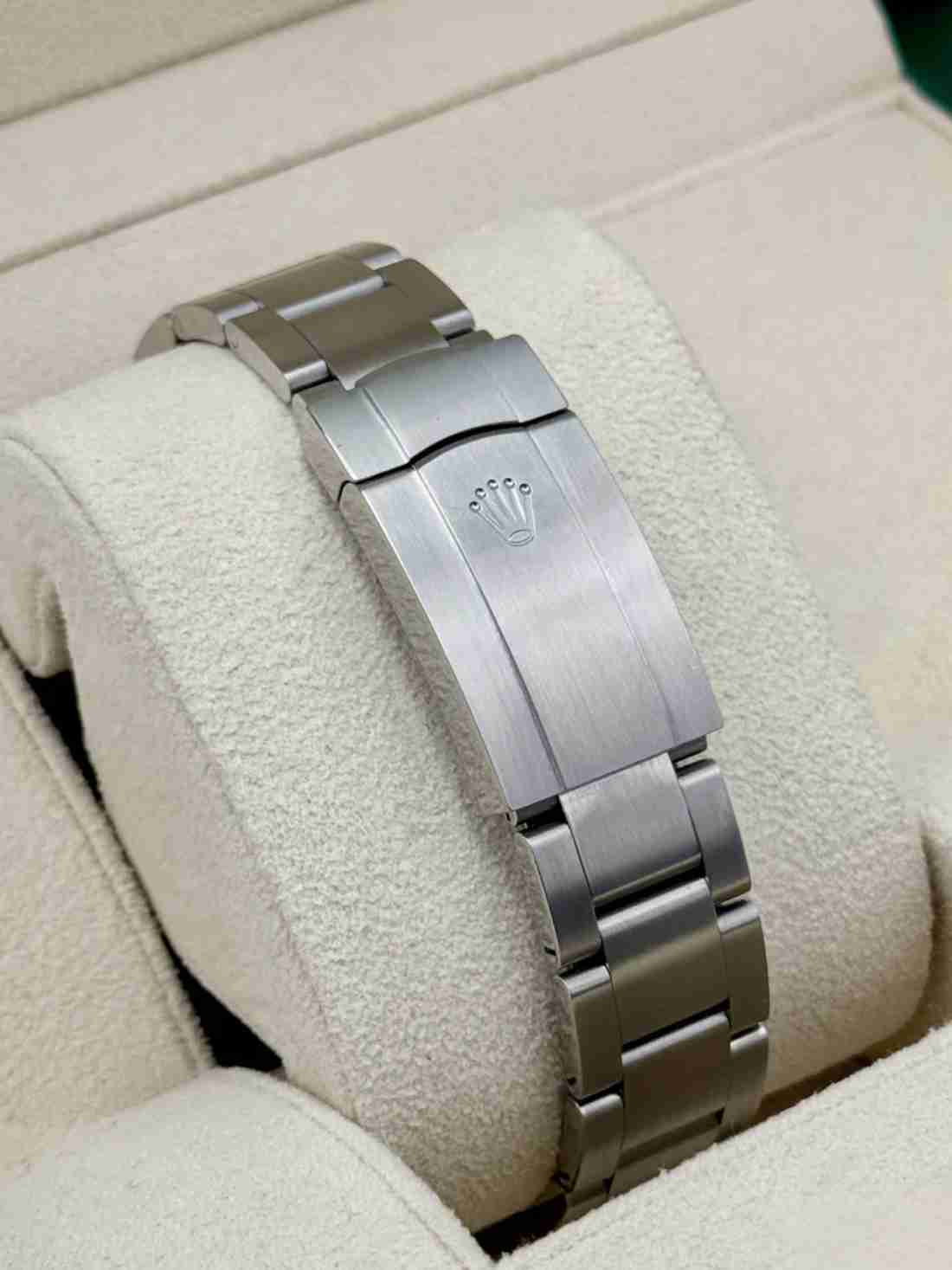 2019 Rolex Oyster Perpetual 39mm 114300 Rhodium Dial - Image 2