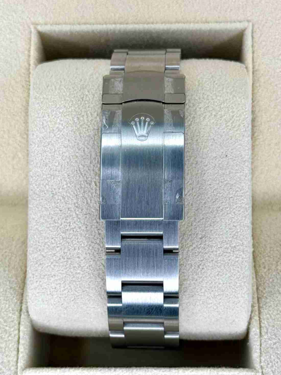 NEW 2023 Rolex Oyster Perpetual 36mm 126000 Green Dial - Image 2