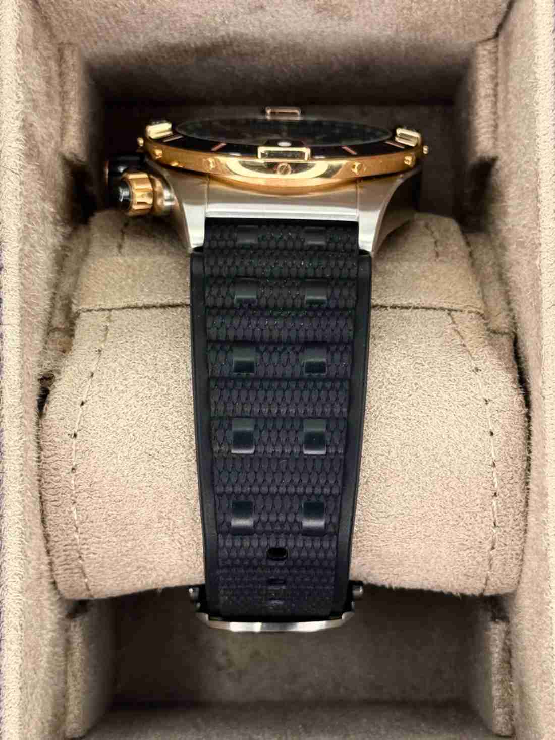 2024 Breitling Super Chronomat B01 44 UB0136 Two-Tone Green Dial - Image 2