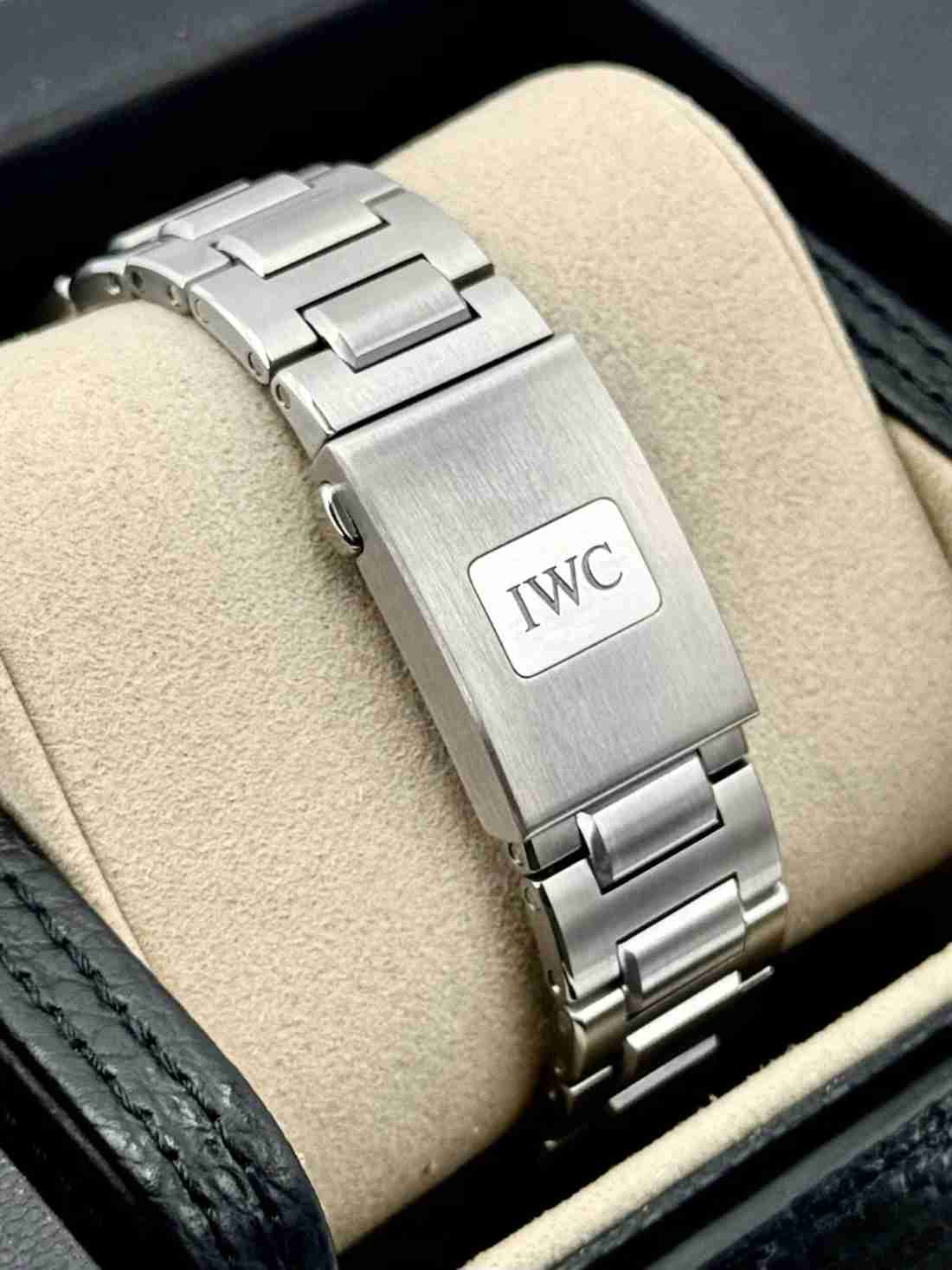 NEW 2026 IWC Ingenieur Automatic 40mm IW328907 Stainless Steel Blue Dial - Image 2