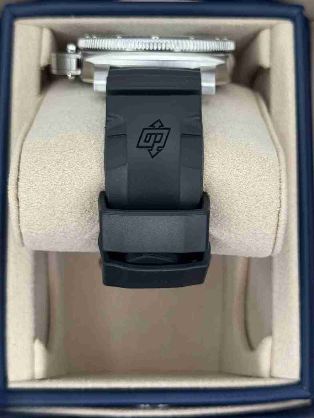 NEW 2025 Panerai Submersible 42mm PAM01590 Stainless Steel White Dial - Image 3