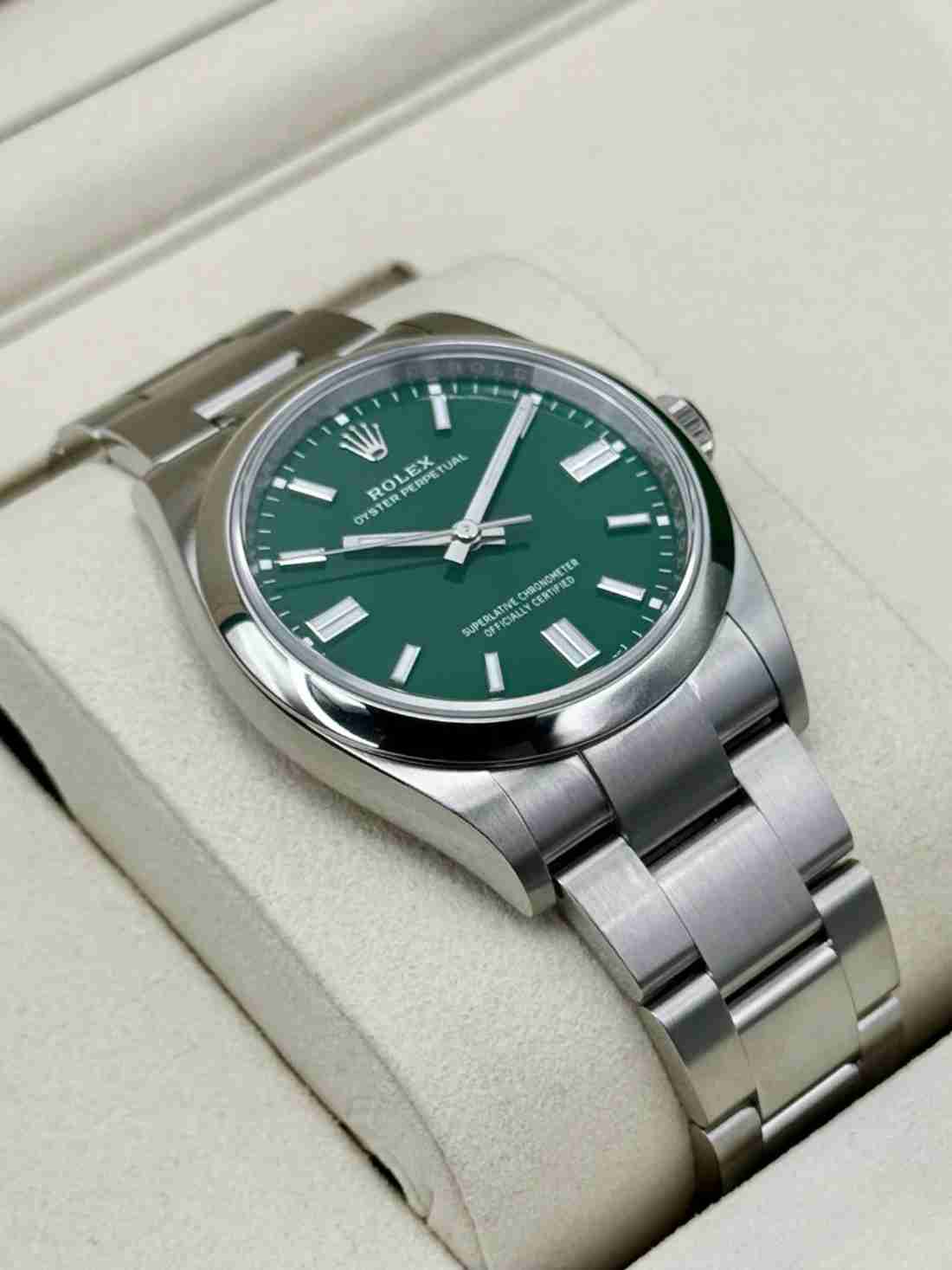 NEW 2026 Rolex Oyster Perpetual 36mm 126000 Green Dial - Image 3