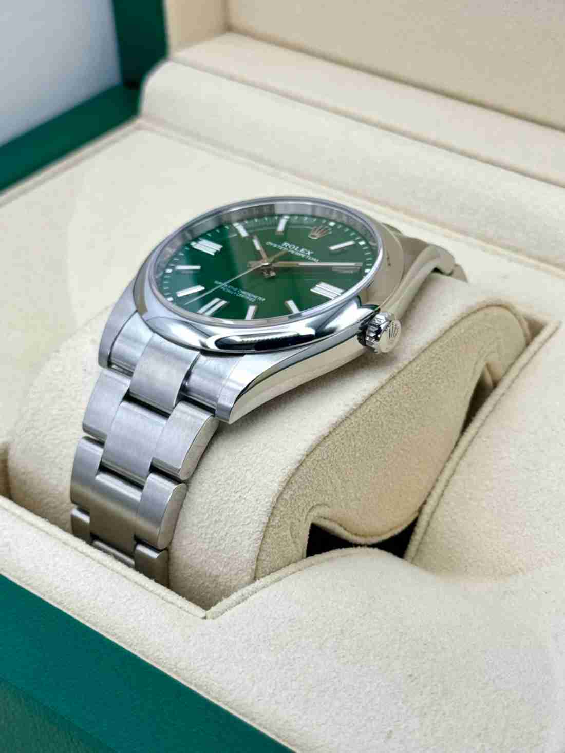 NEW 2023 Rolex Oyster Perpetual 41mm 124300 Green Dial - Image 3