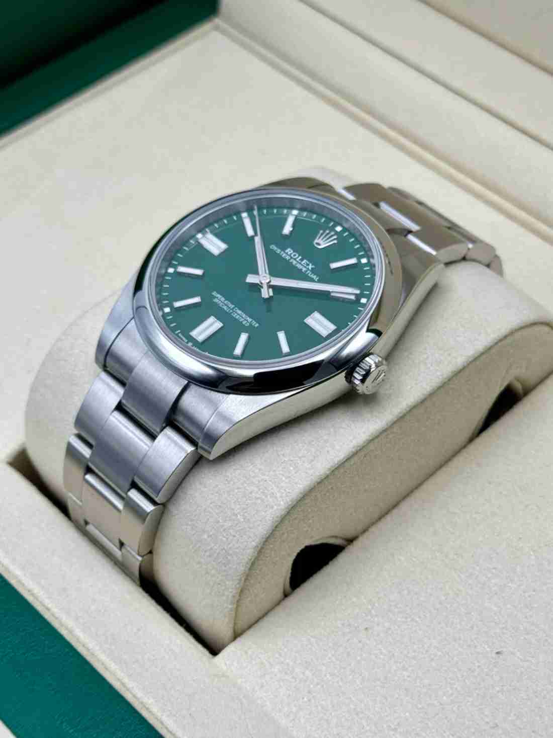 NEW 2025 Rolex Oyster Perpetual 41mm 124300 Green Dial - Image 3