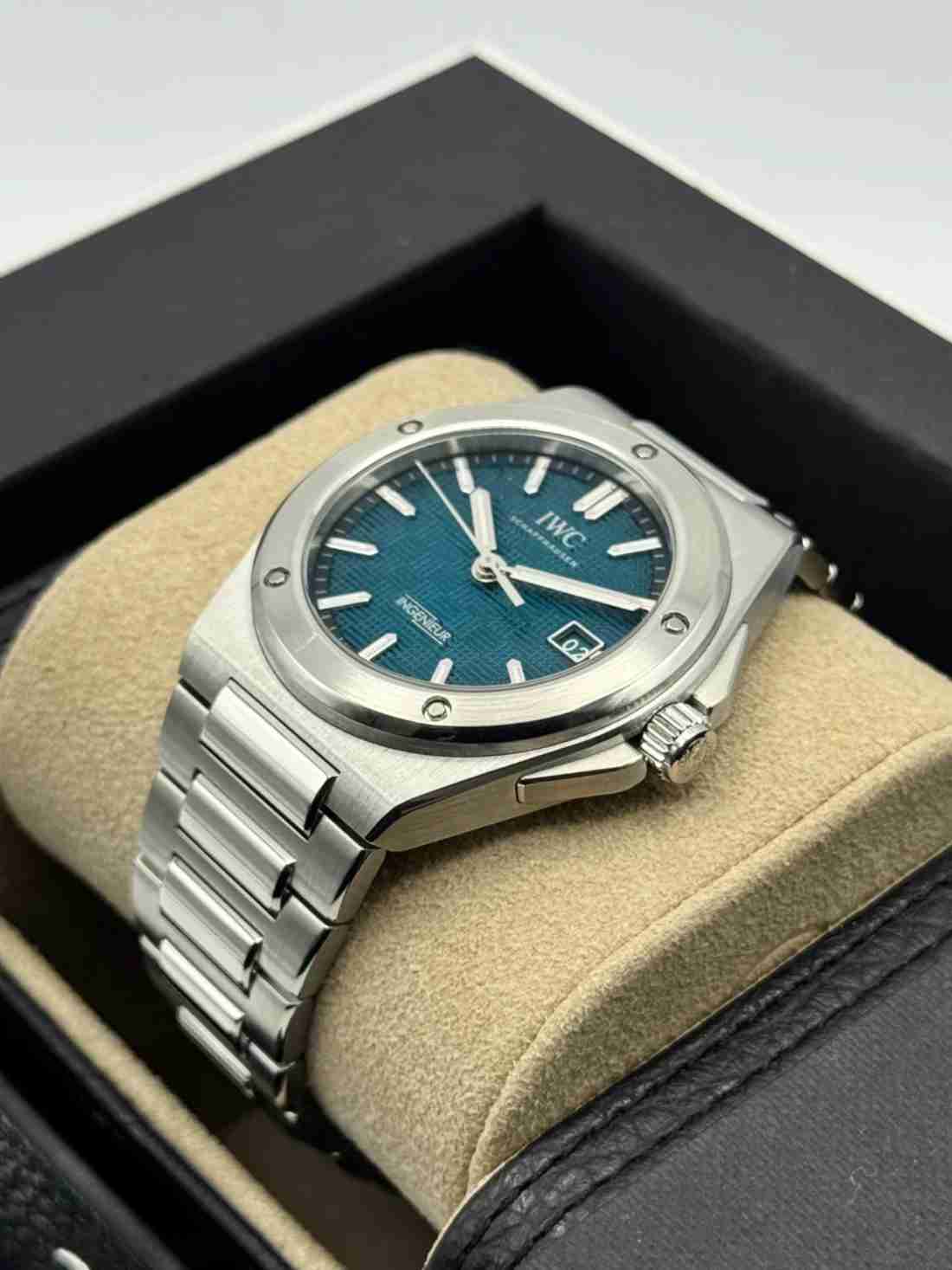 2024 IWC Ingenieur Automatic 40mm IW328903 Stainless Steel Aqua Dial - Image 3
