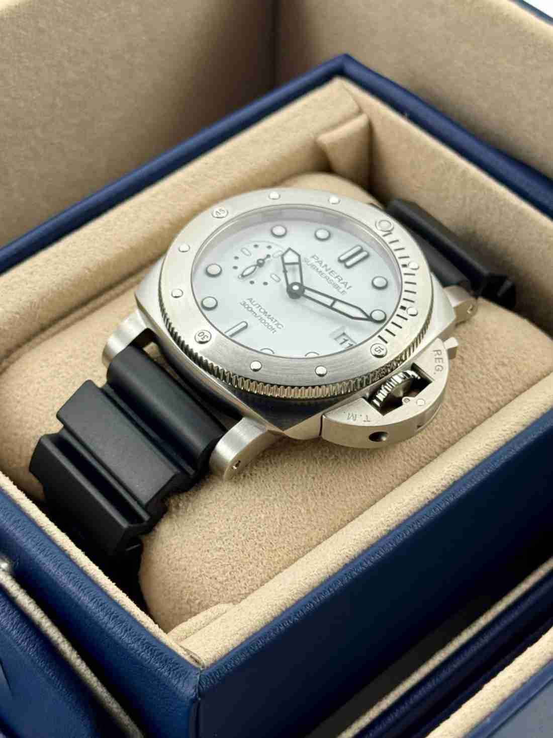 NEW 2025 Panerai Submersible 42mm PAM01590 Stainless Steel White Dial - Image 4