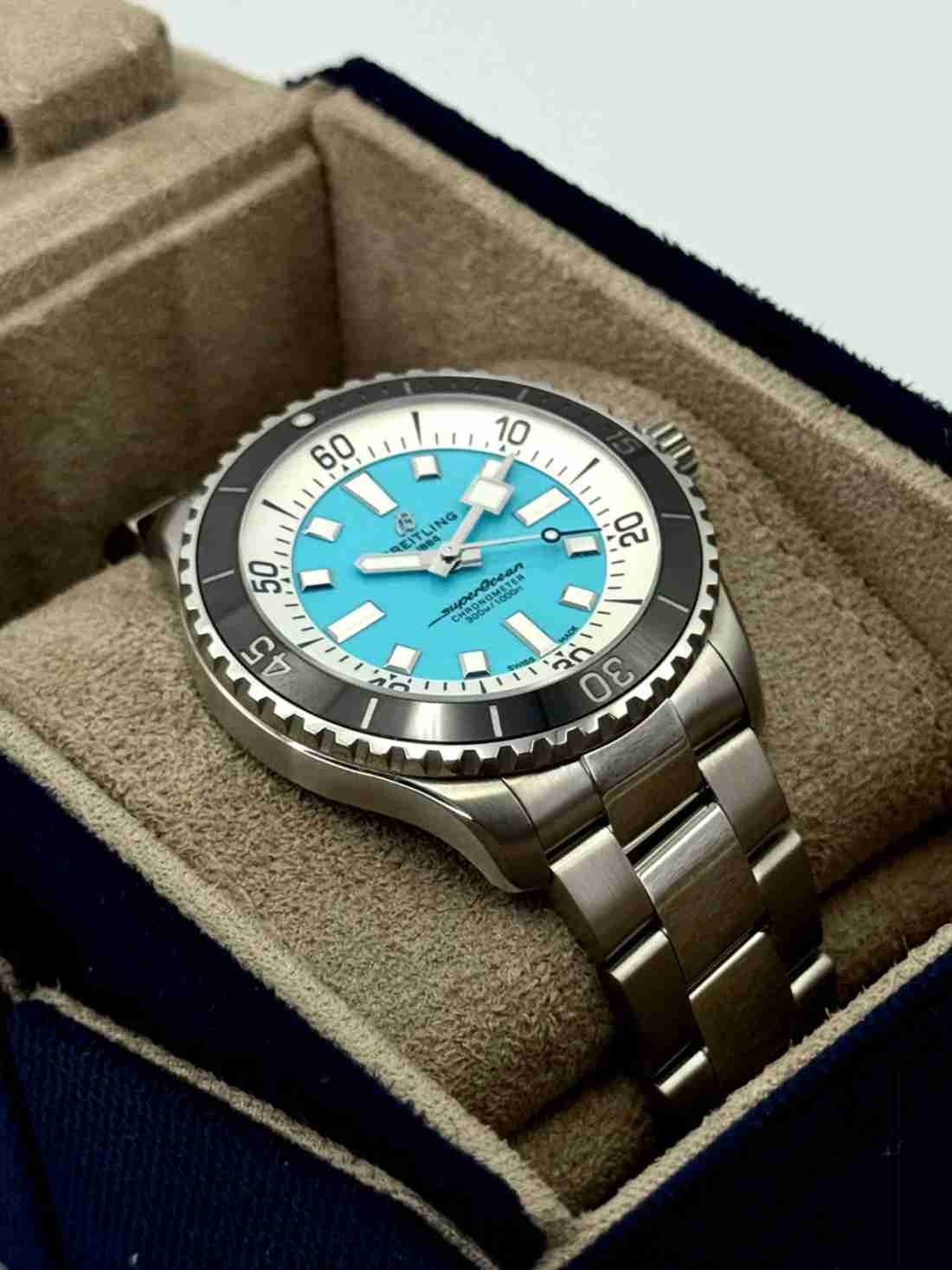 2025 Breitling Superocean Automatic 44mm A17376 Stainless Steel Turquoise Dial - Image 4