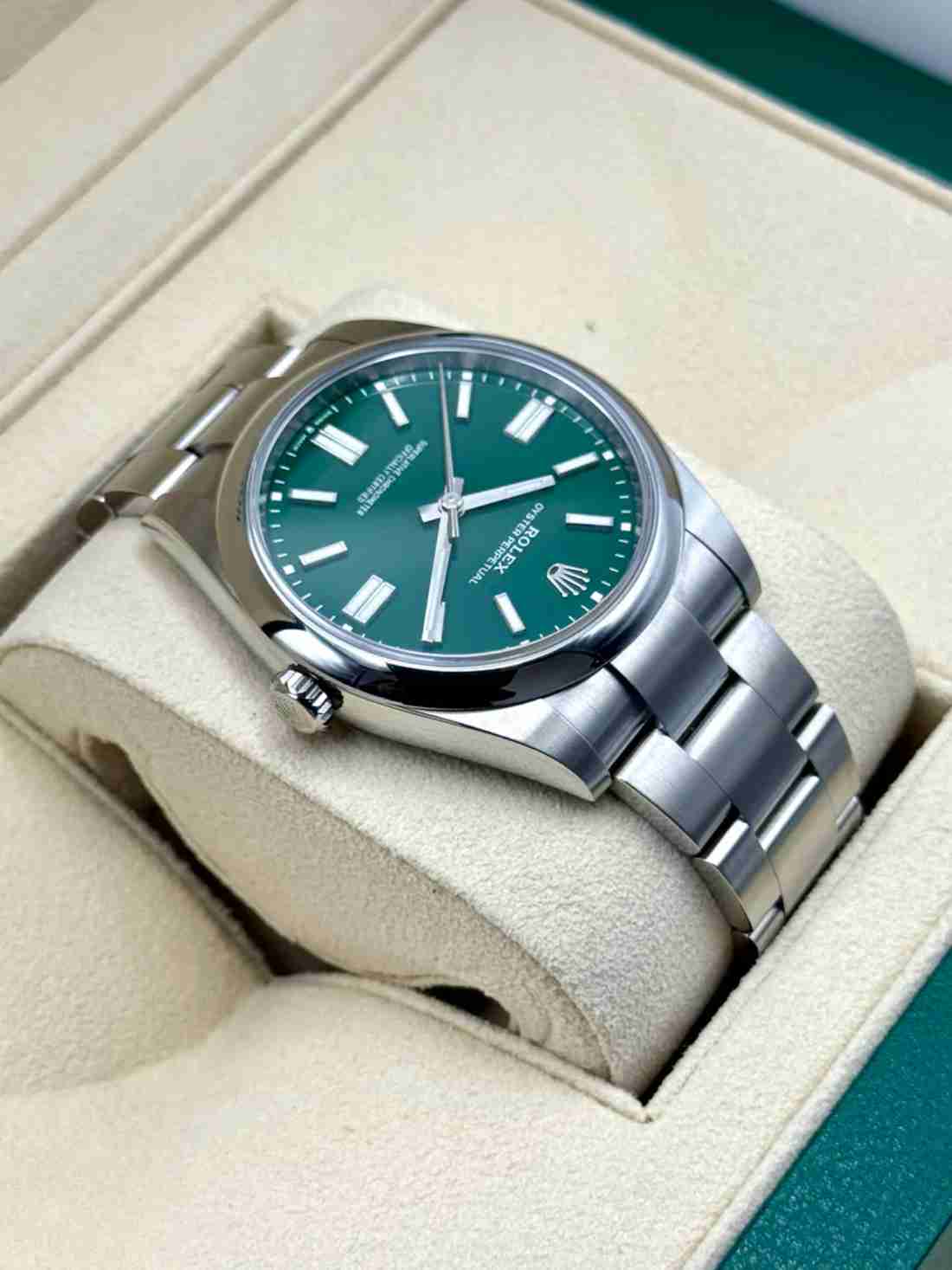 2023 Rolex Oyster Perpetual 41mm 124300 Green Dial - Image 4