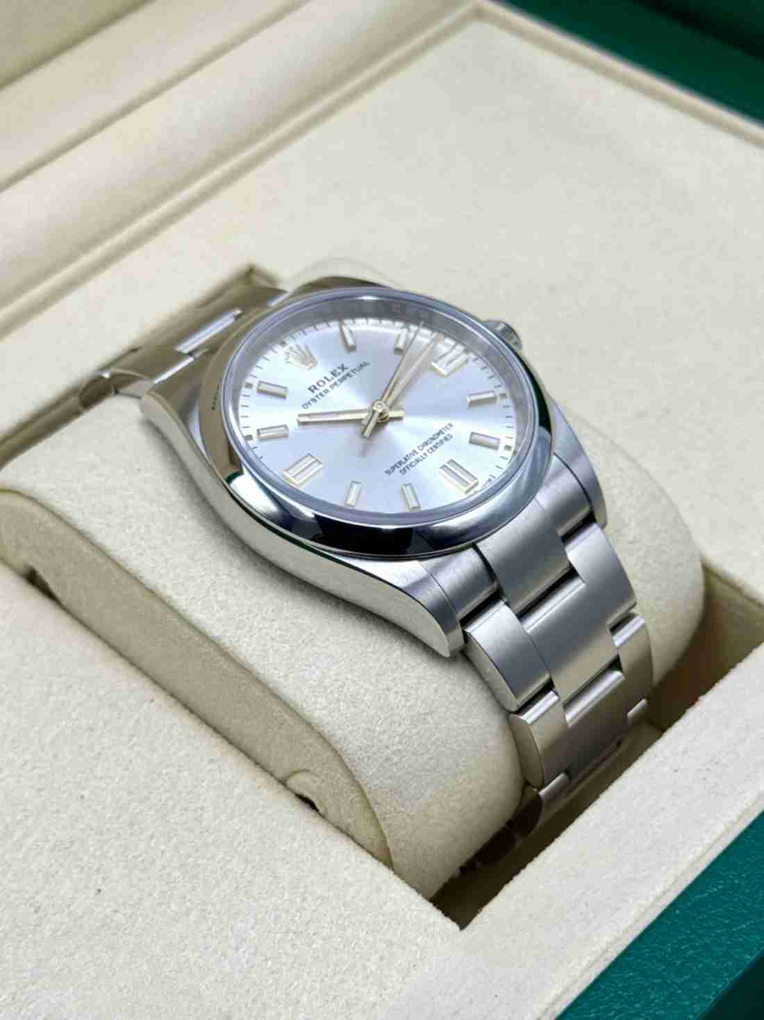 NEW 2025 Rolex Oyster Perpetual 36mm 126000 Silver Dial - Image 4