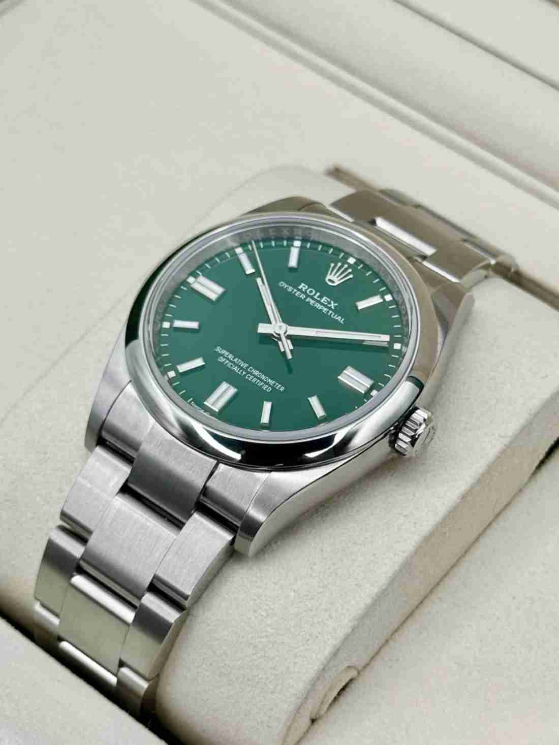 NEW 2026 Rolex Oyster Perpetual 36mm 126000 Green Dial - Image 4