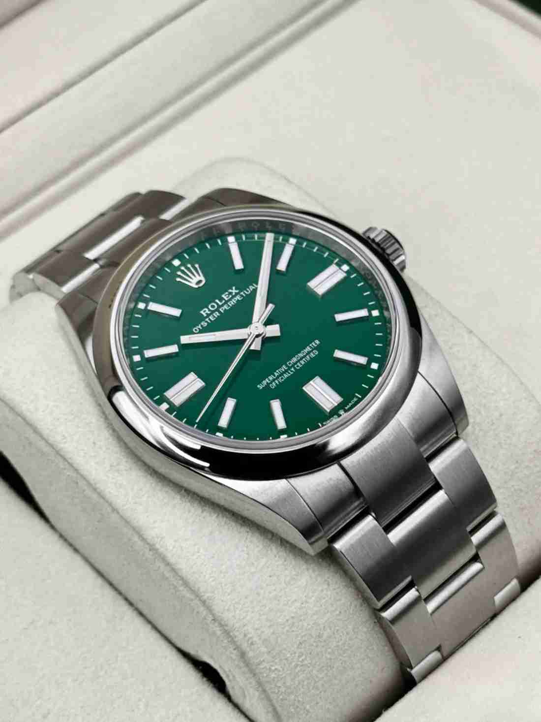 NEW 2026 Rolex Oyster Perpetual 41mm 134300 Green Dial - Image 4