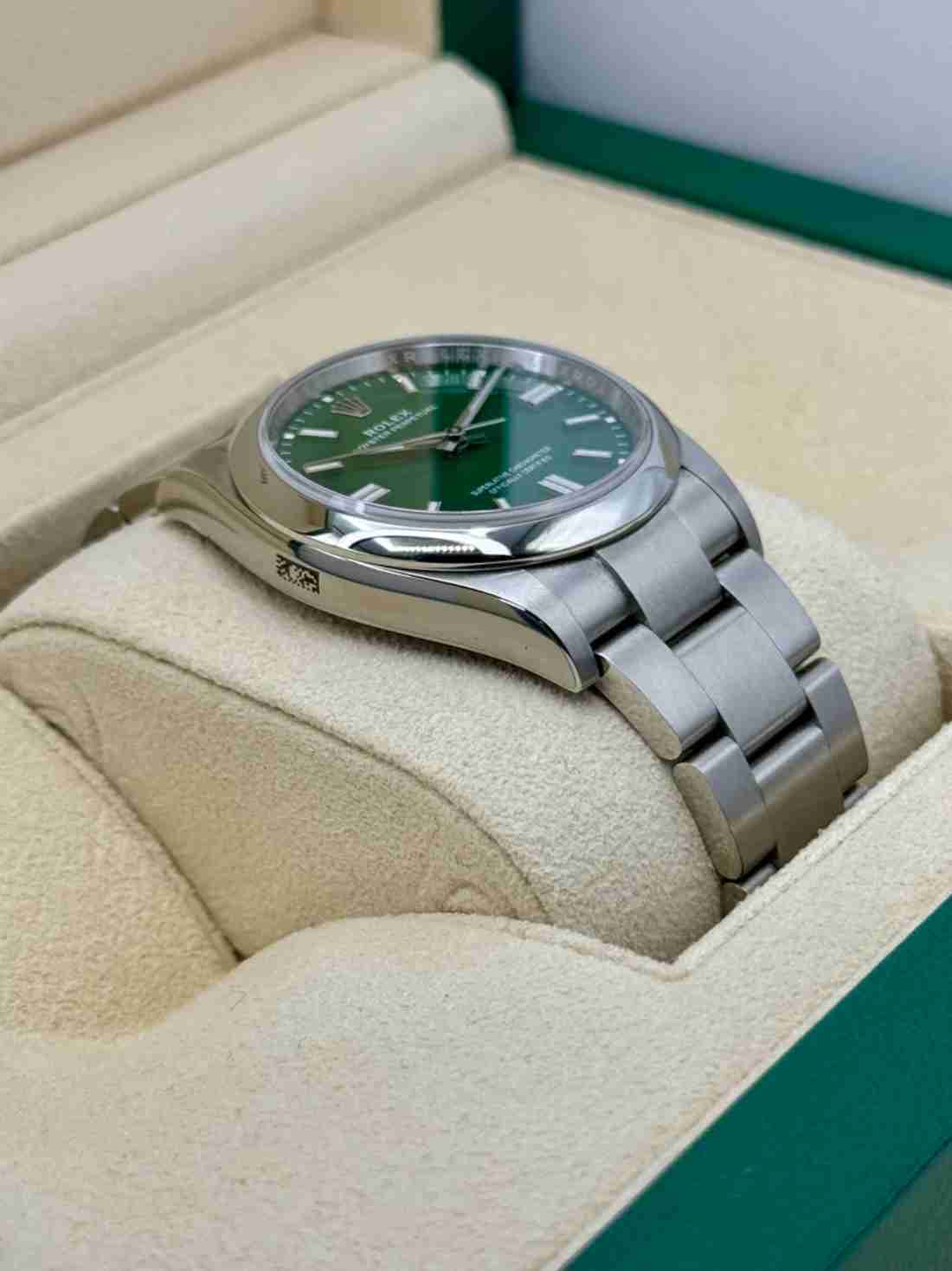 NEW 2023 Rolex Oyster Perpetual 36mm 126000 Green Dial - Image 4