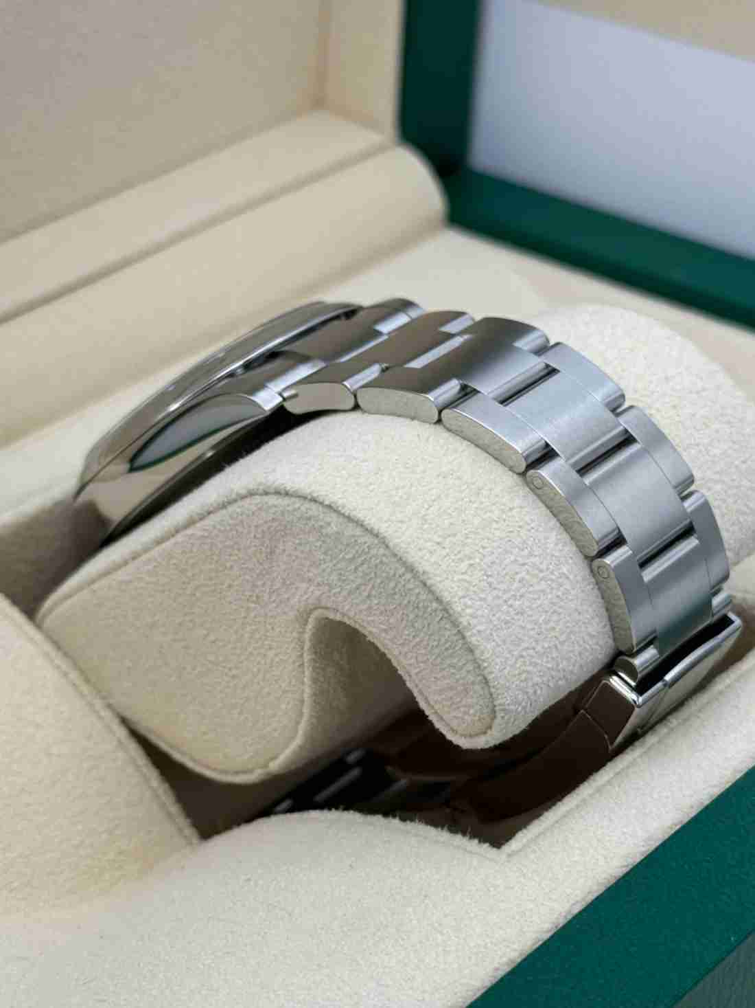 NEW 2023 Rolex Oyster Perpetual 41mm 124300 Black Dial - Image 4