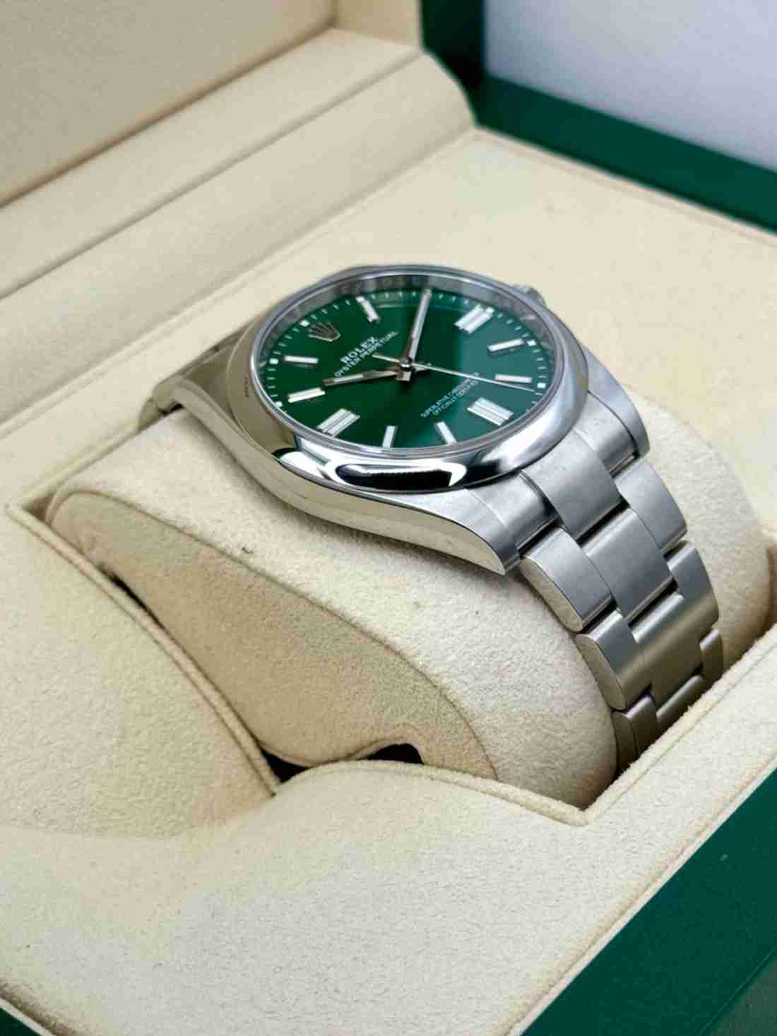 NEW 2023 Rolex Oyster Perpetual 41mm 124300 Green Dial - Image 4