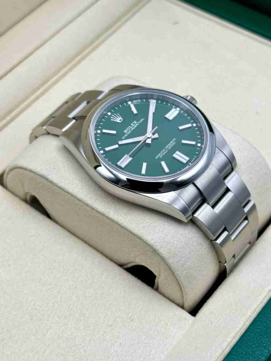 NEW 2025 Rolex Oyster Perpetual 41mm 124300 Green Dial - Image 4