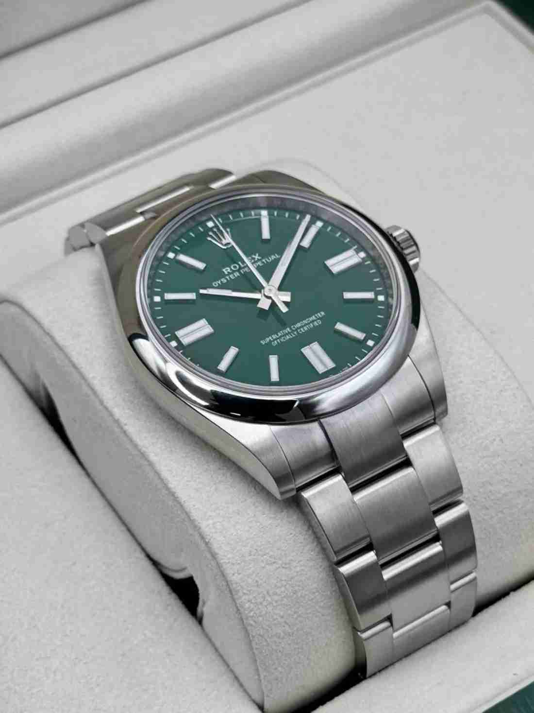 NEW 2026 Rolex Oyster Perpetual 41mm 134300 Green Dial - Image 4