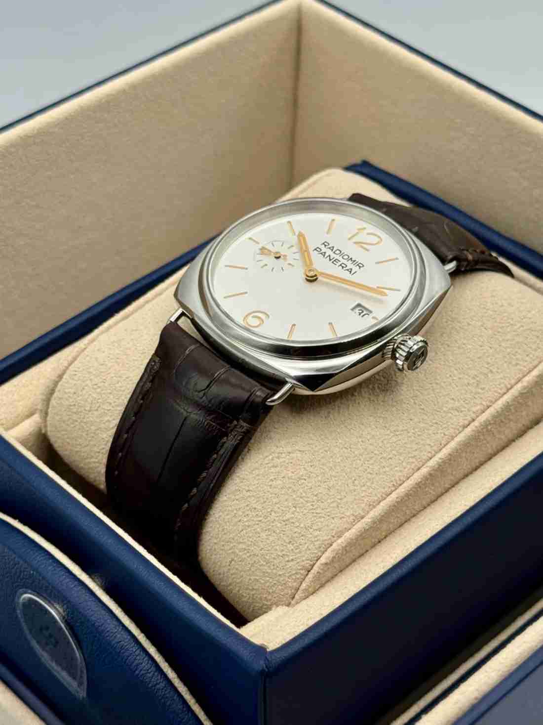 NEW 2024 Panerai Radiomir Quaranta 40mm PAM01570 Stainless Steel White Dial - Image 4