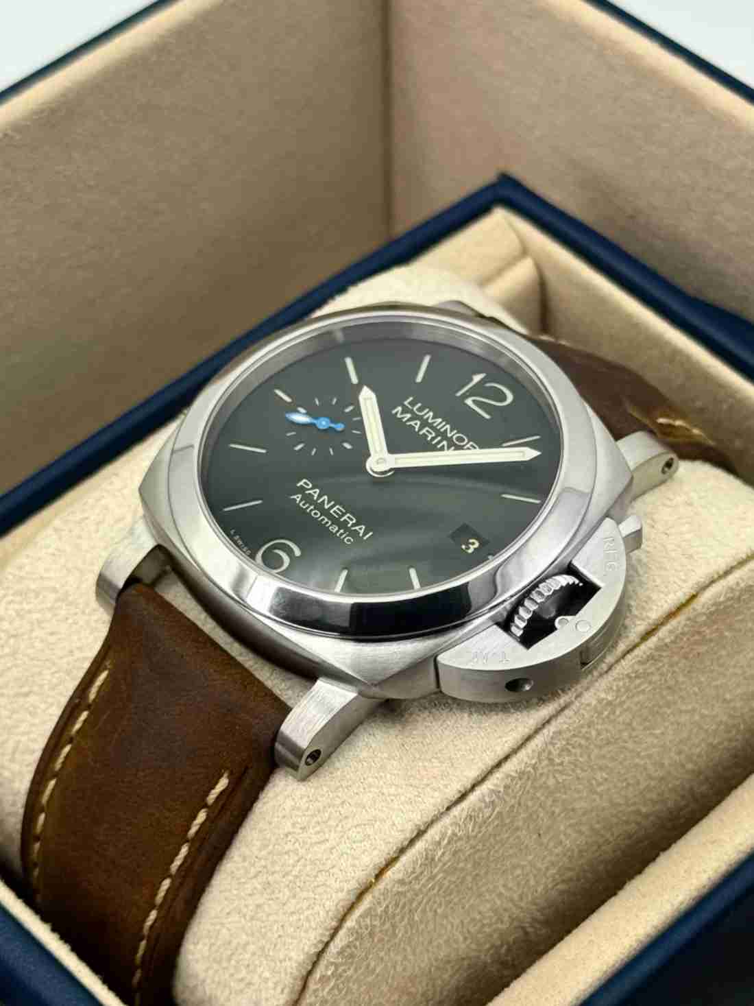 2024 Panerai Quaranta 40mm PAM01372 Stainless Steel Black Dial - Image 4