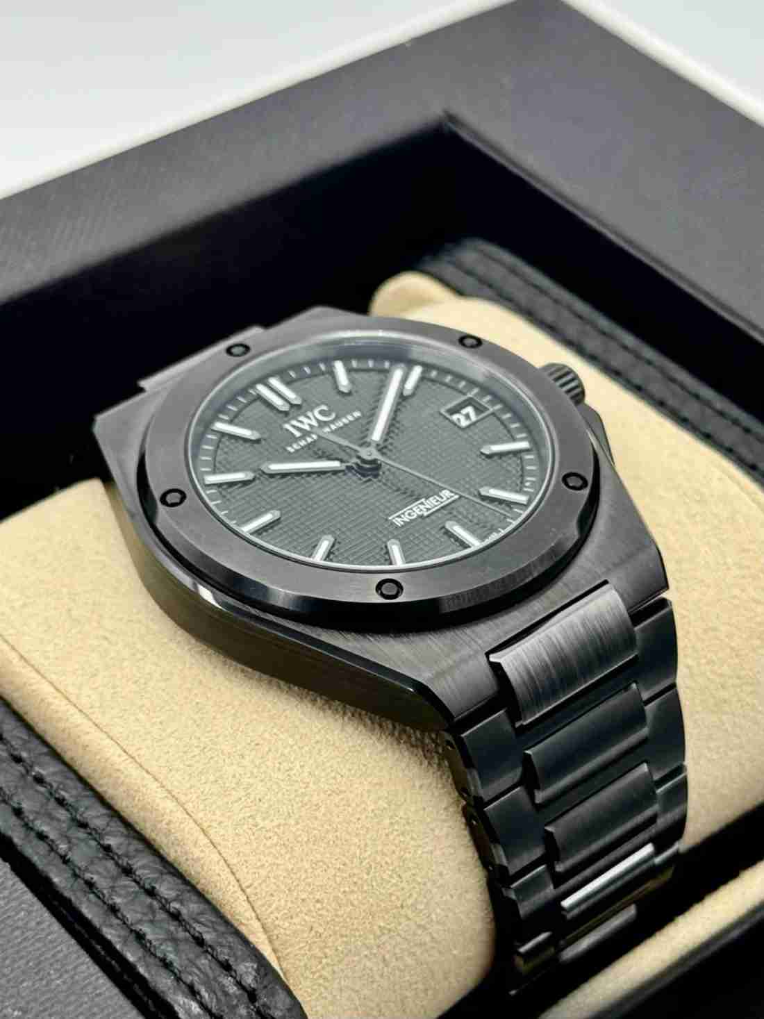 2025 IWC Ingenieur Automatic 42mm IW338903 Ceramic Black Dial - Image 4