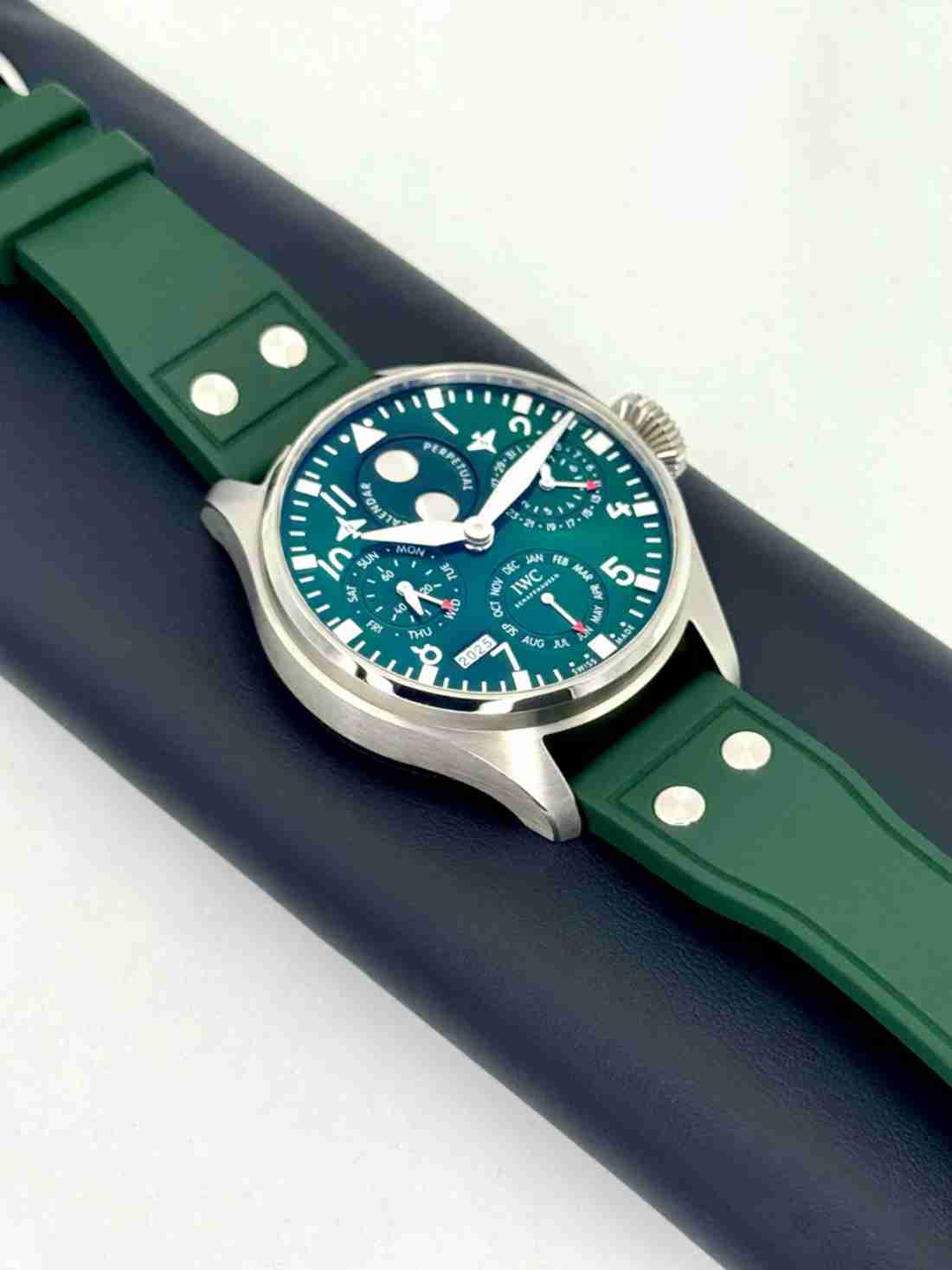 2023 IWC Pilot's Watch Perpetual Calendar 46.2mm IW503608 Green - Image 4