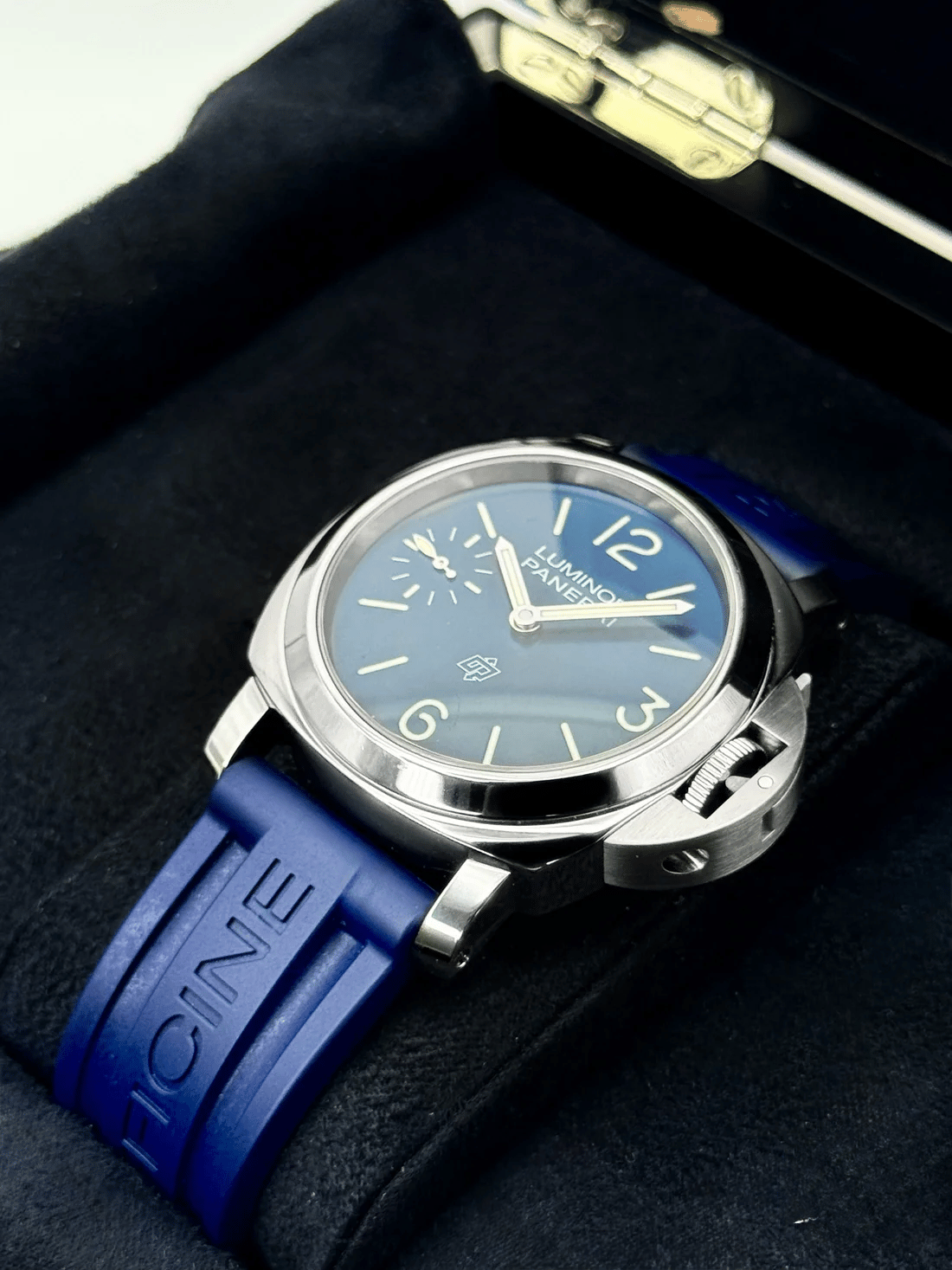 2023 Panerai Luminor Blu Mare 44mm PAM01085 Stainless Steel Blue Dial - Image 4