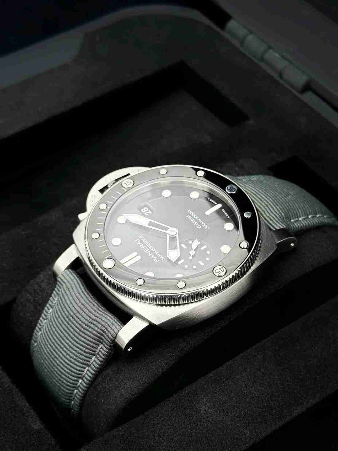 2022 Panerai Quarantaquattro 44mm PAM01288 Stainless Steel Grey Dial - Image 5