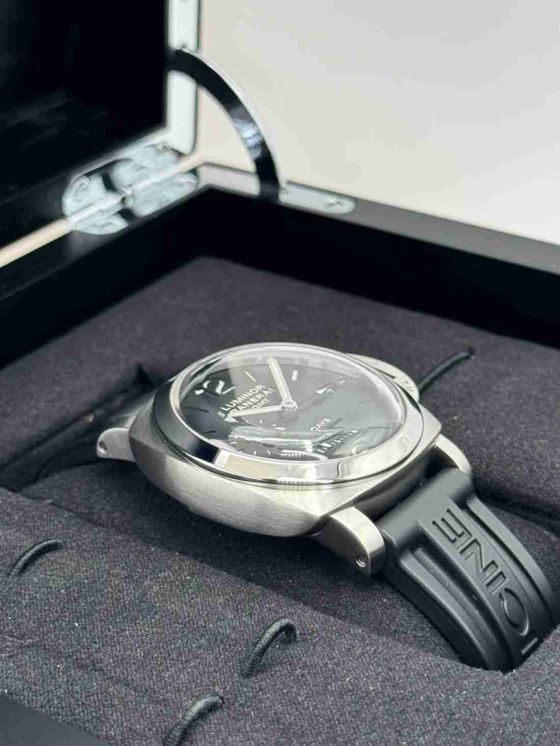 2009 Panerai Luminor 1950 8 Days GMT 44mm PAM00233 Black Dial - Image 5