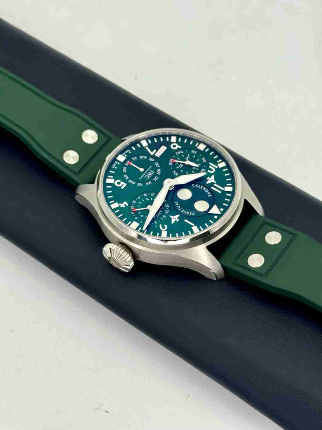 2023 IWC Pilot's Watch Perpetual Calendar 46.2mm IW503608 Green - Image 5