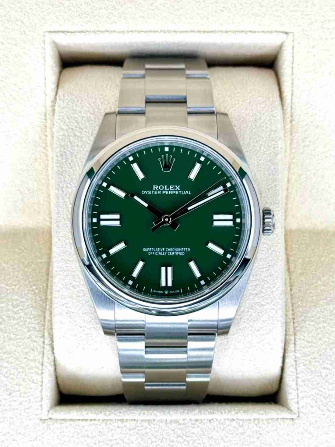 NEW 2025 Rolex Oyster Perpetual 41mm 124300 Green Dial