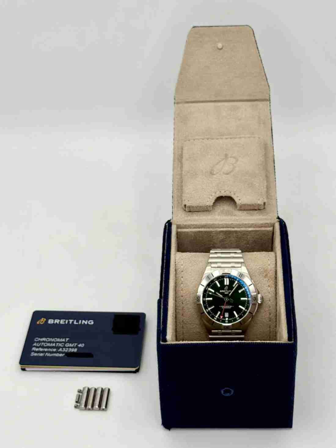 2023 Breitling Chronomat GMT 40mm A32398 Stainless Steel Green Dial - Image 6