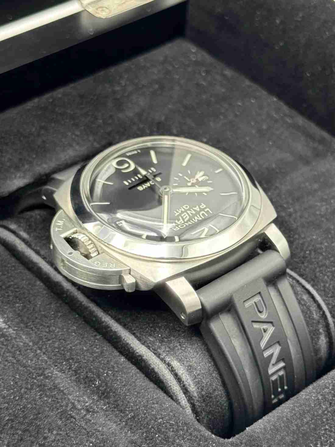 2011 Panerai Luminor 1950 8 Days GMT 44mm PAM00233 Black Dial - Image 6