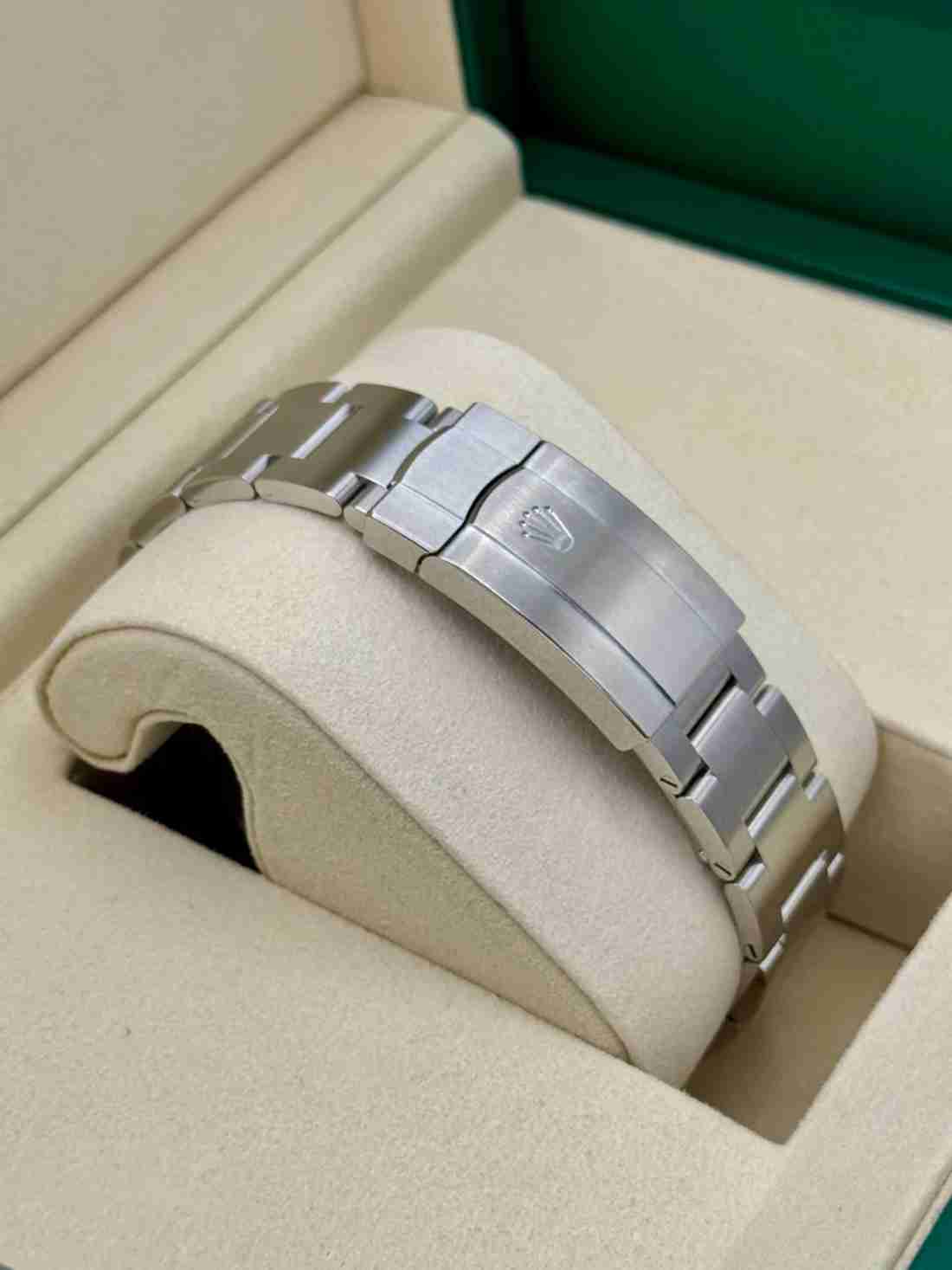 NEW 2025 Rolex Oyster Perpetual 41mm 134300 Med Blue Dial - Image 2