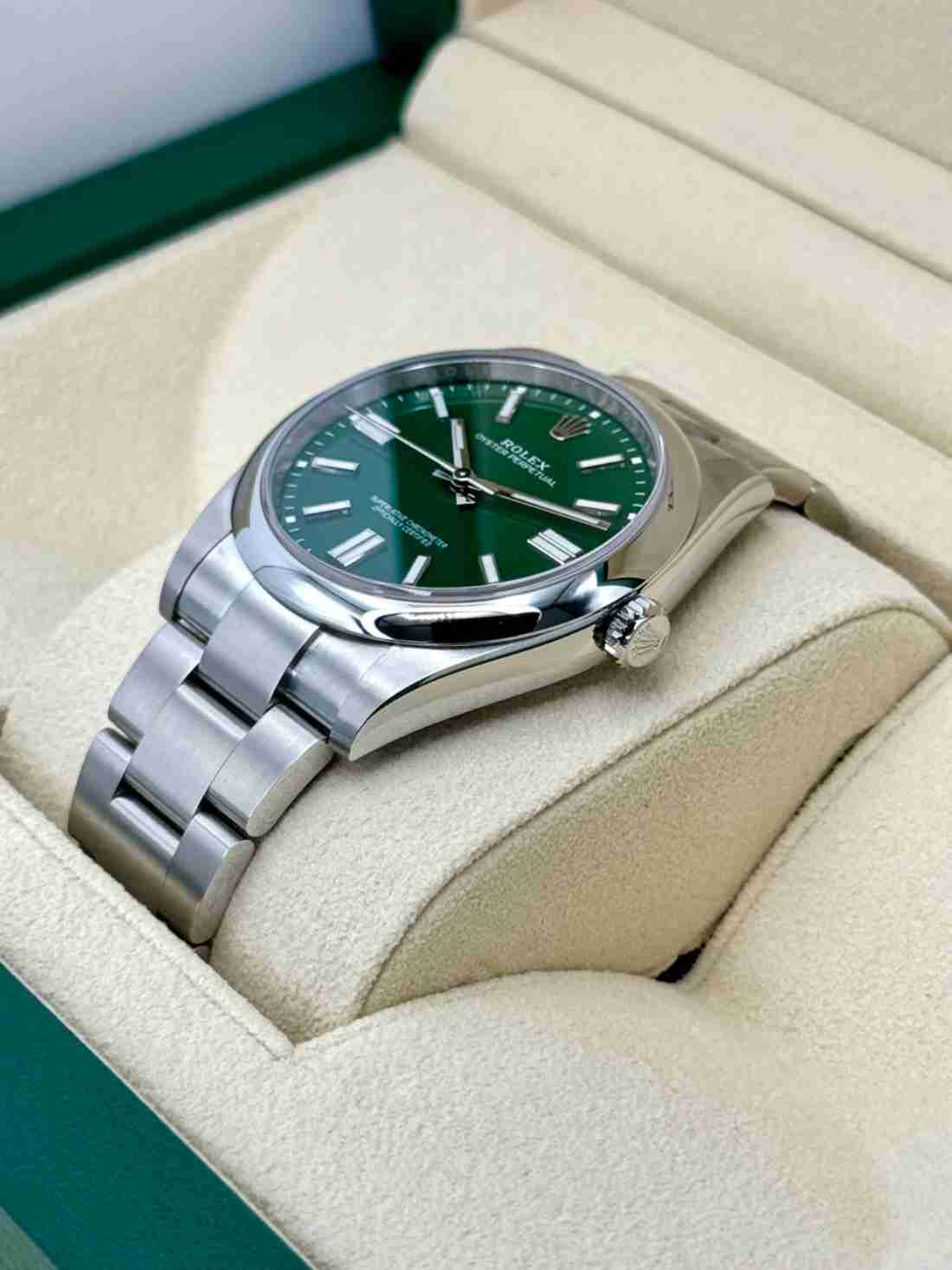 NEW 2025 Rolex Oyster Perpetual 41mm 124300 Green Dial - Image 3