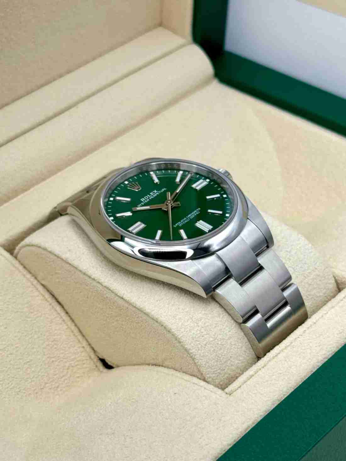 NEW 2025 Rolex Oyster Perpetual 41mm 124300 Green Dial - Image 4