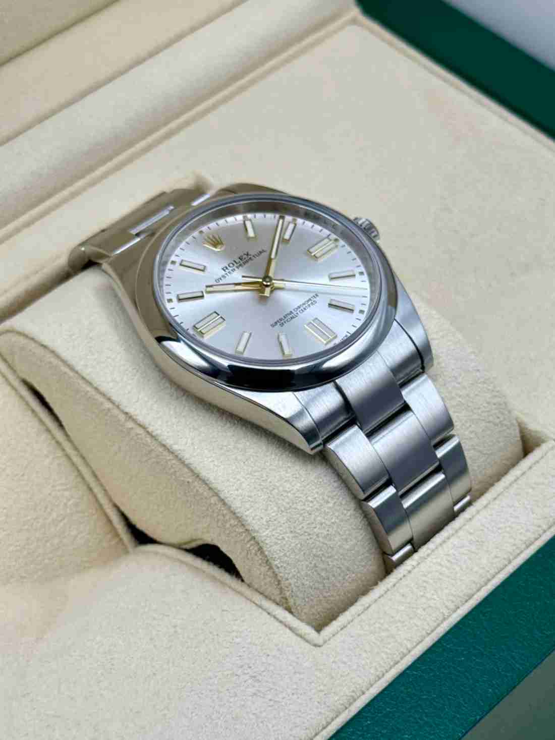 2023 Rolex Oyster Perpetual 41mm 124300 Silver Dial - Image 4
