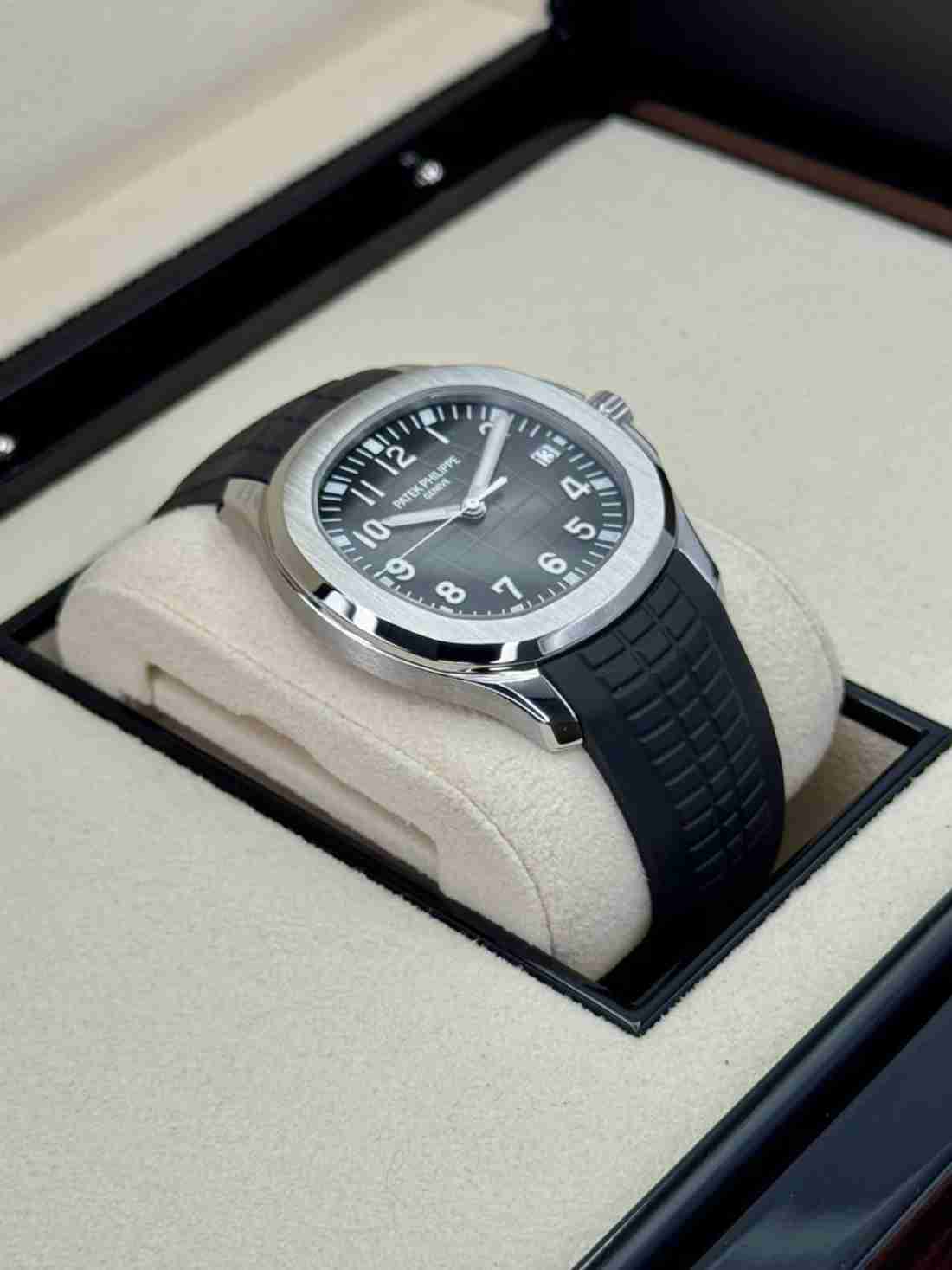 2022 Patek Philippe Aquanaut 5167/1A-001 40mm Stainless Steel Gray Dial - Image 4